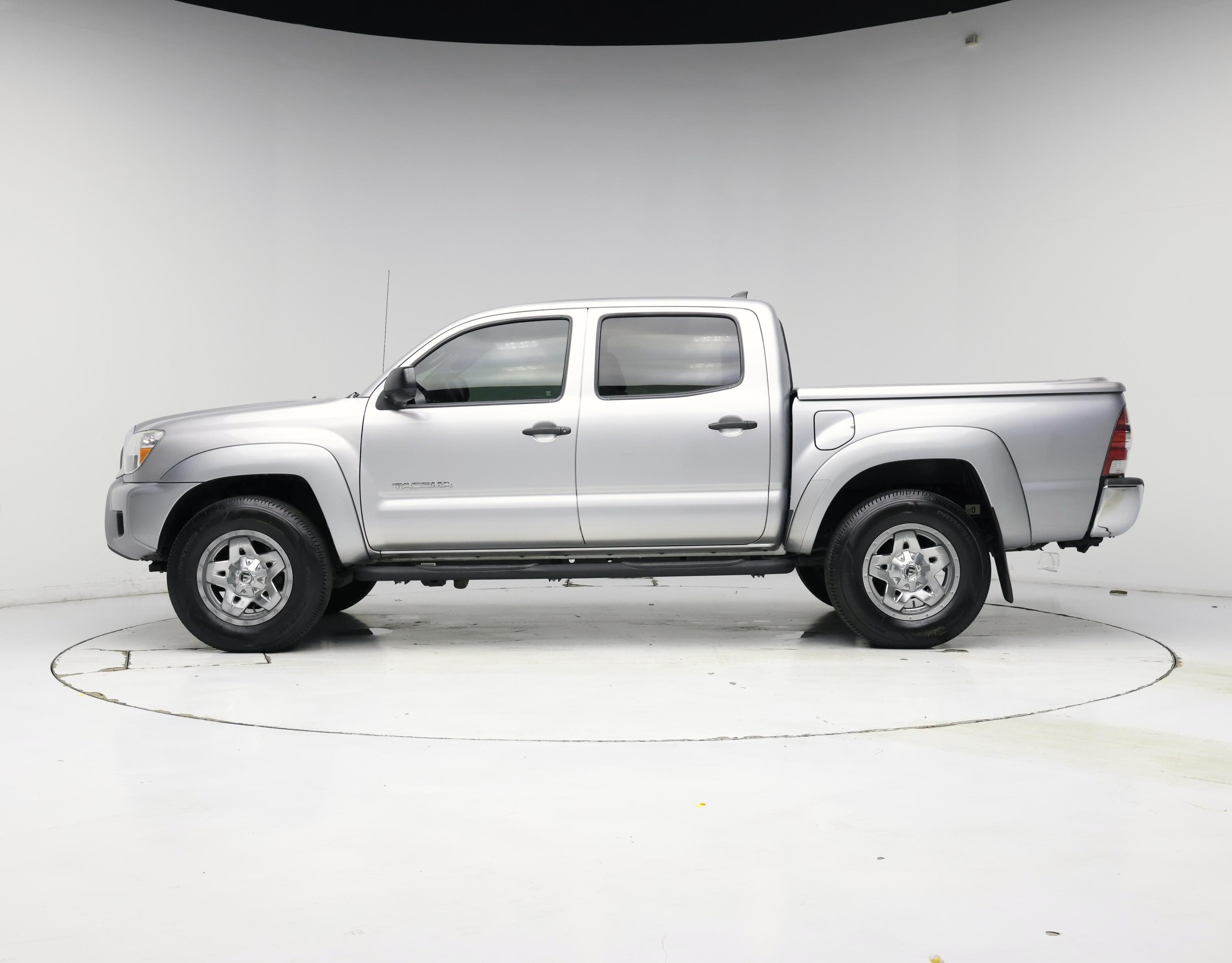Thumbnail: 2015 Toyota Tacoma - 3