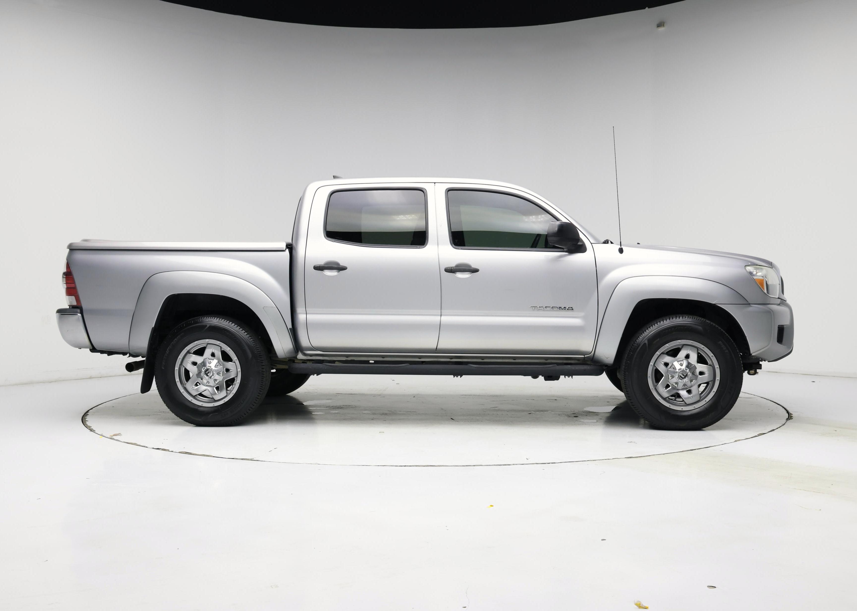 Thumbnail: 2015 Toyota Tacoma - 7