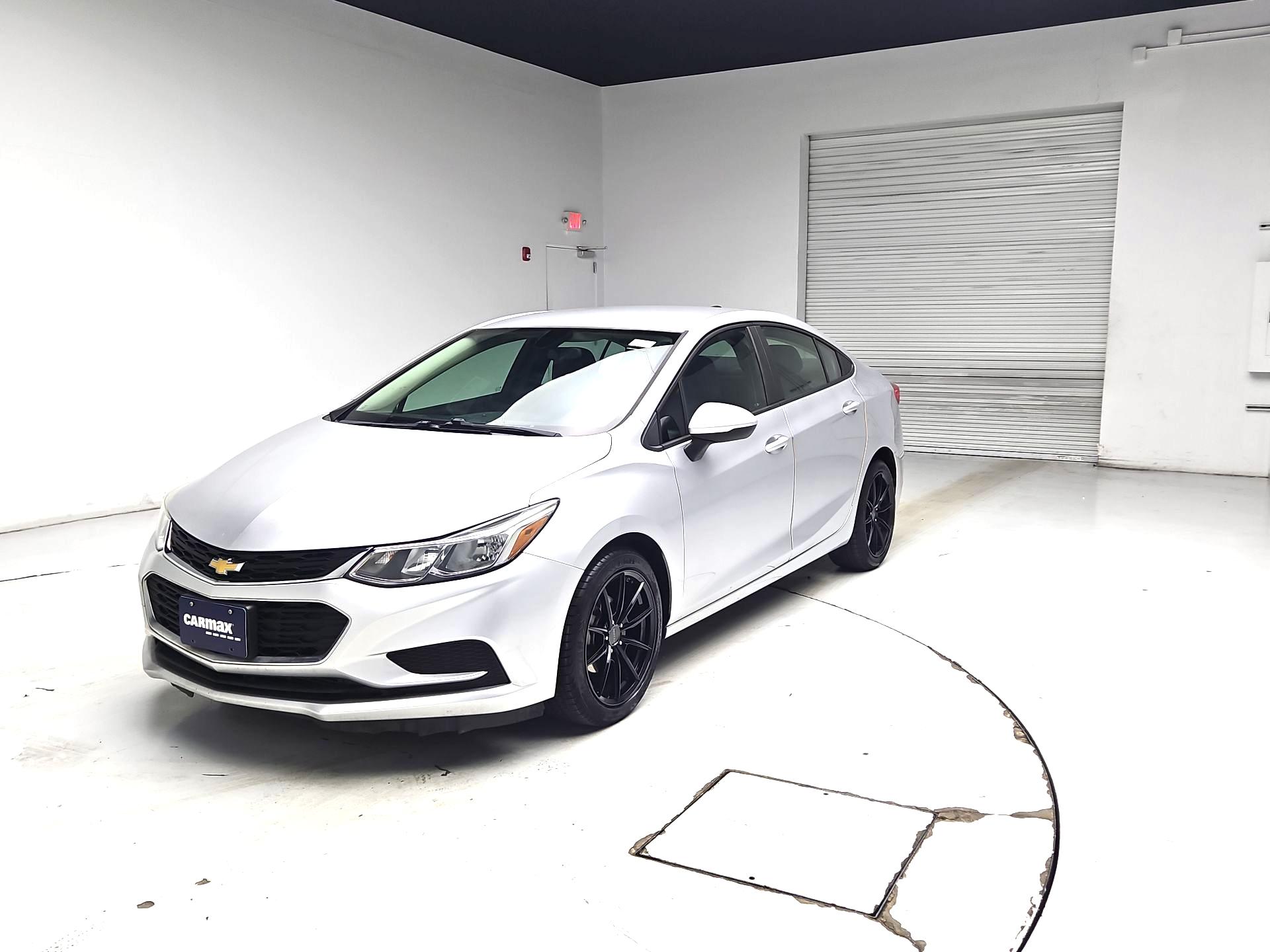 Thumbnail: 2018 Chevrolet Cruze - 3