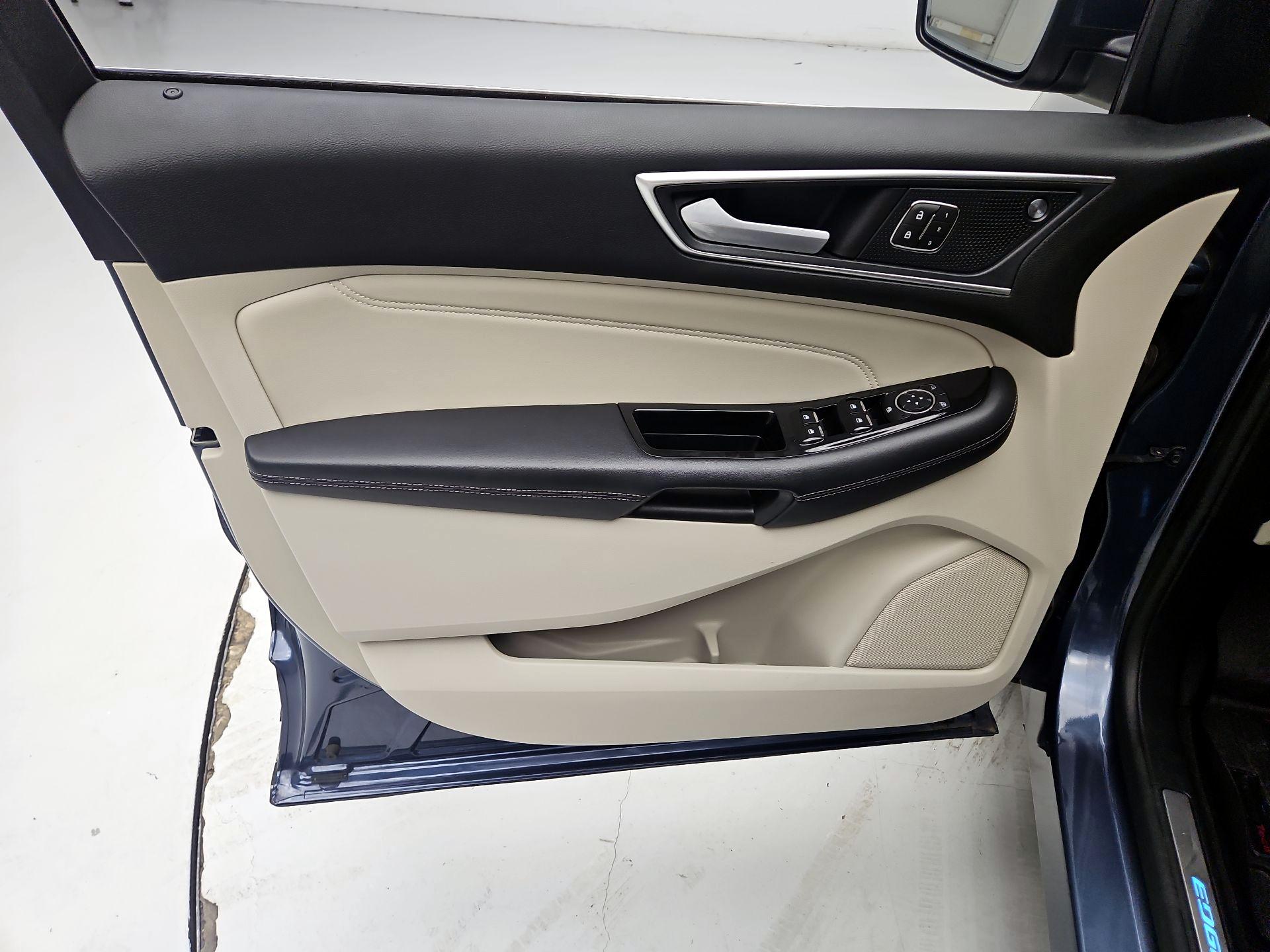 Thumbnail: 2019 Ford Edge - 10
