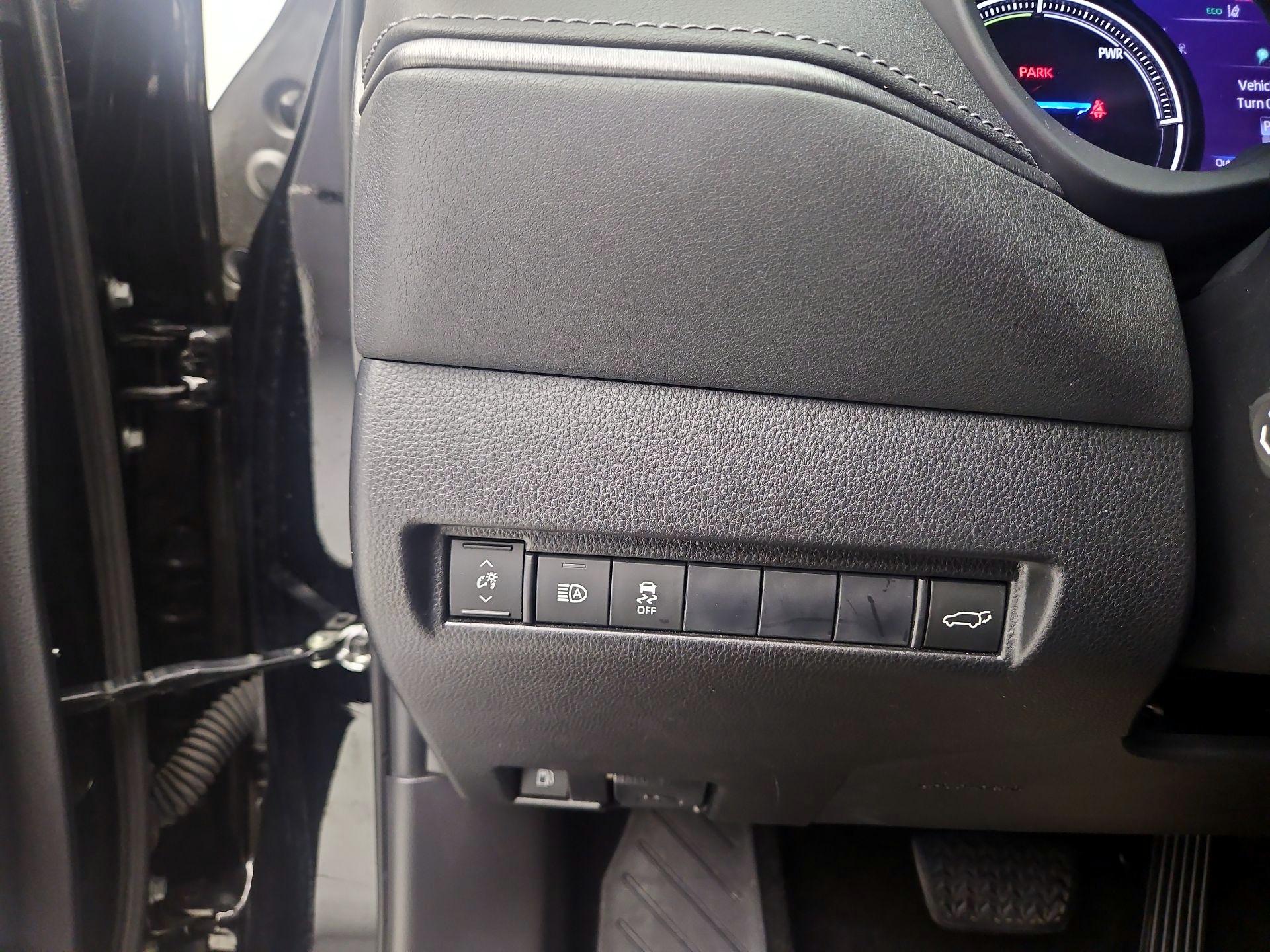 Thumbnail: 2021 Toyota Venza - 13