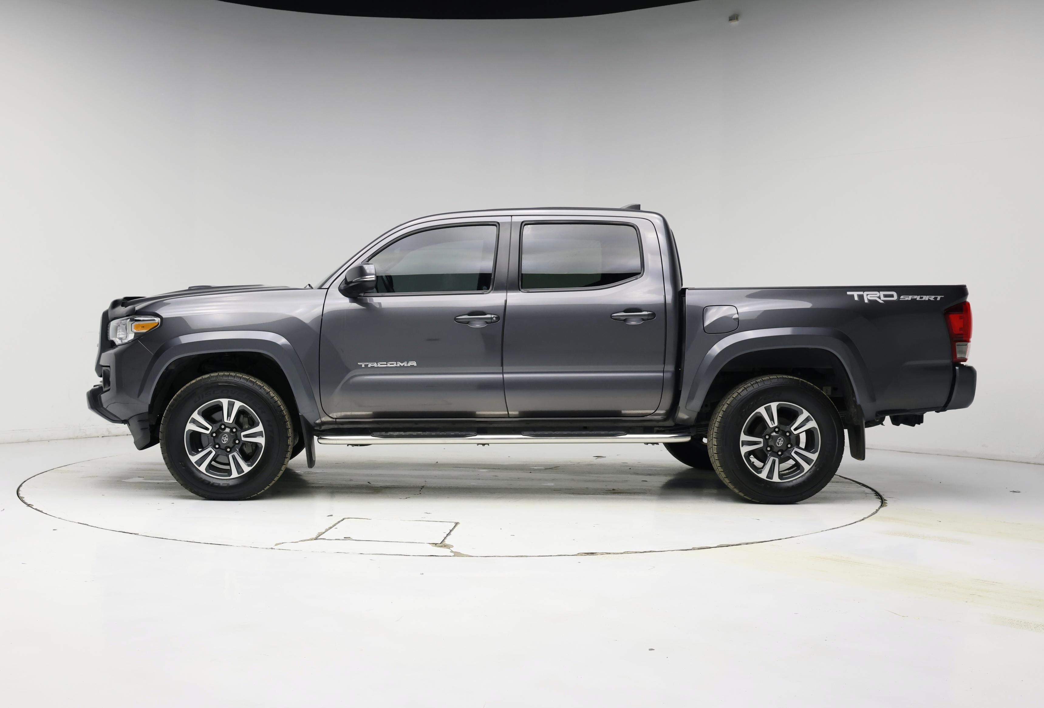 Thumbnail: 2017 Toyota Tacoma - 3