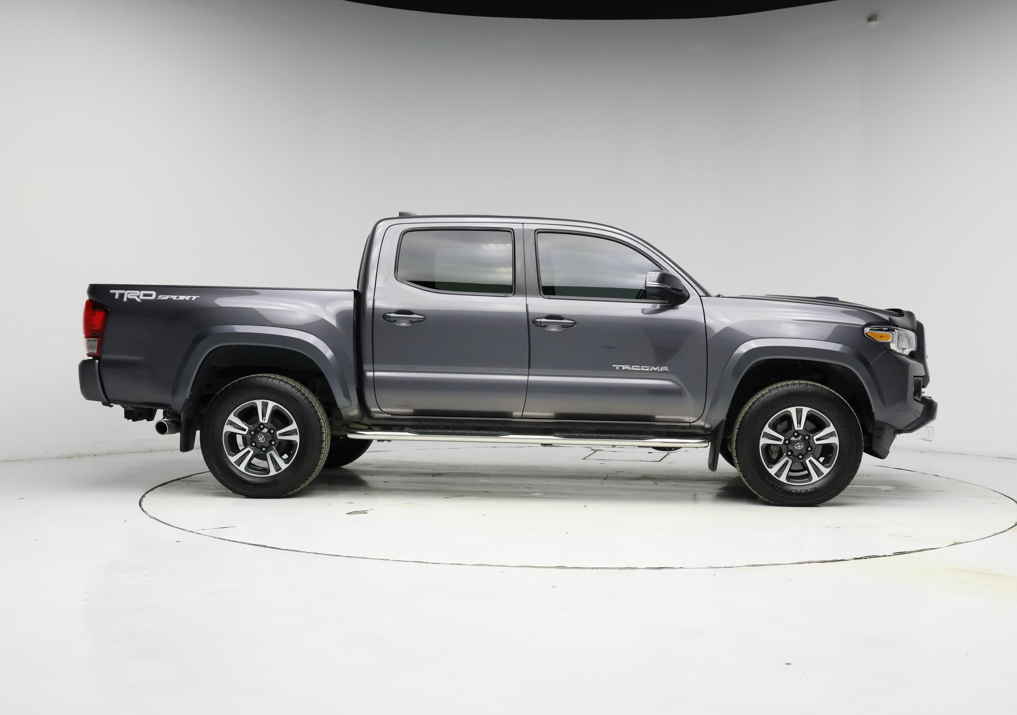 Thumbnail: 2017 Toyota Tacoma - 7