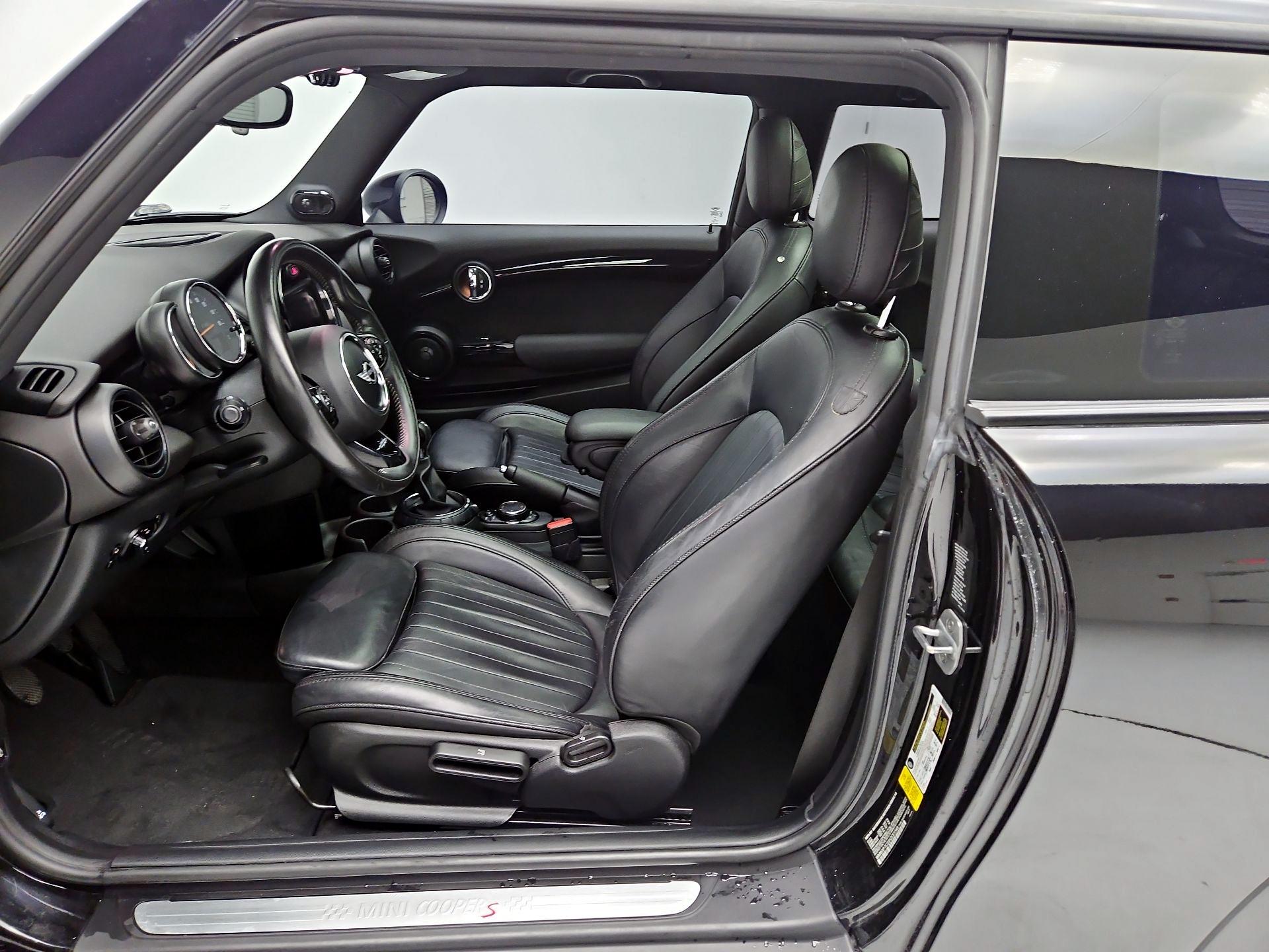 Thumbnail: 2017 MINI Cooper Hardtop - 11