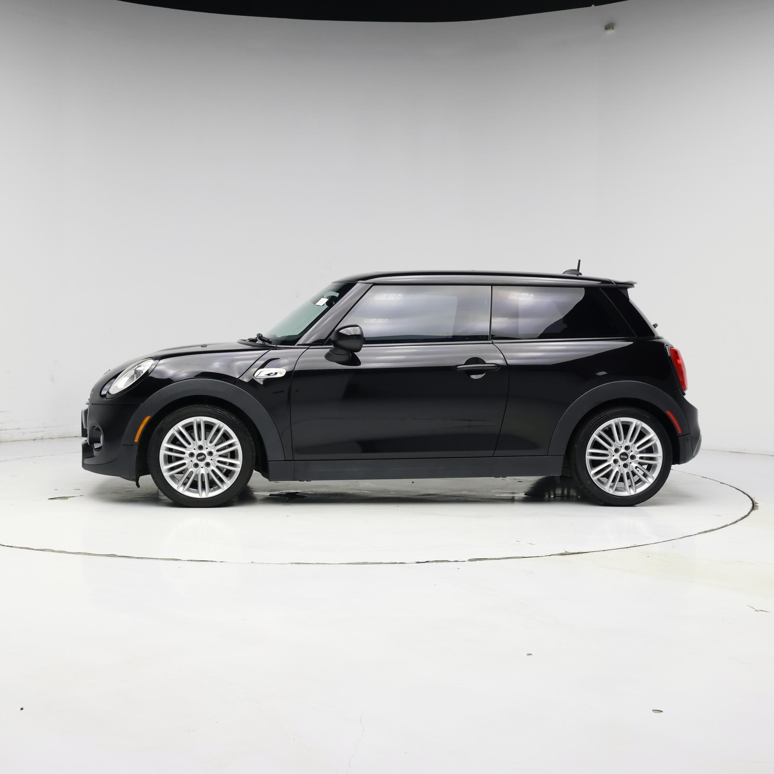 Thumbnail: 2017 MINI Cooper Hardtop - 3