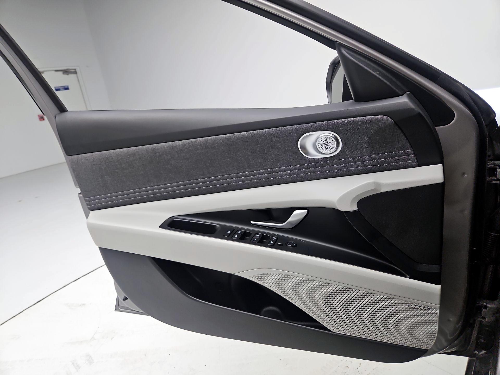 Thumbnail: 2024 Hyundai Elantra - 10