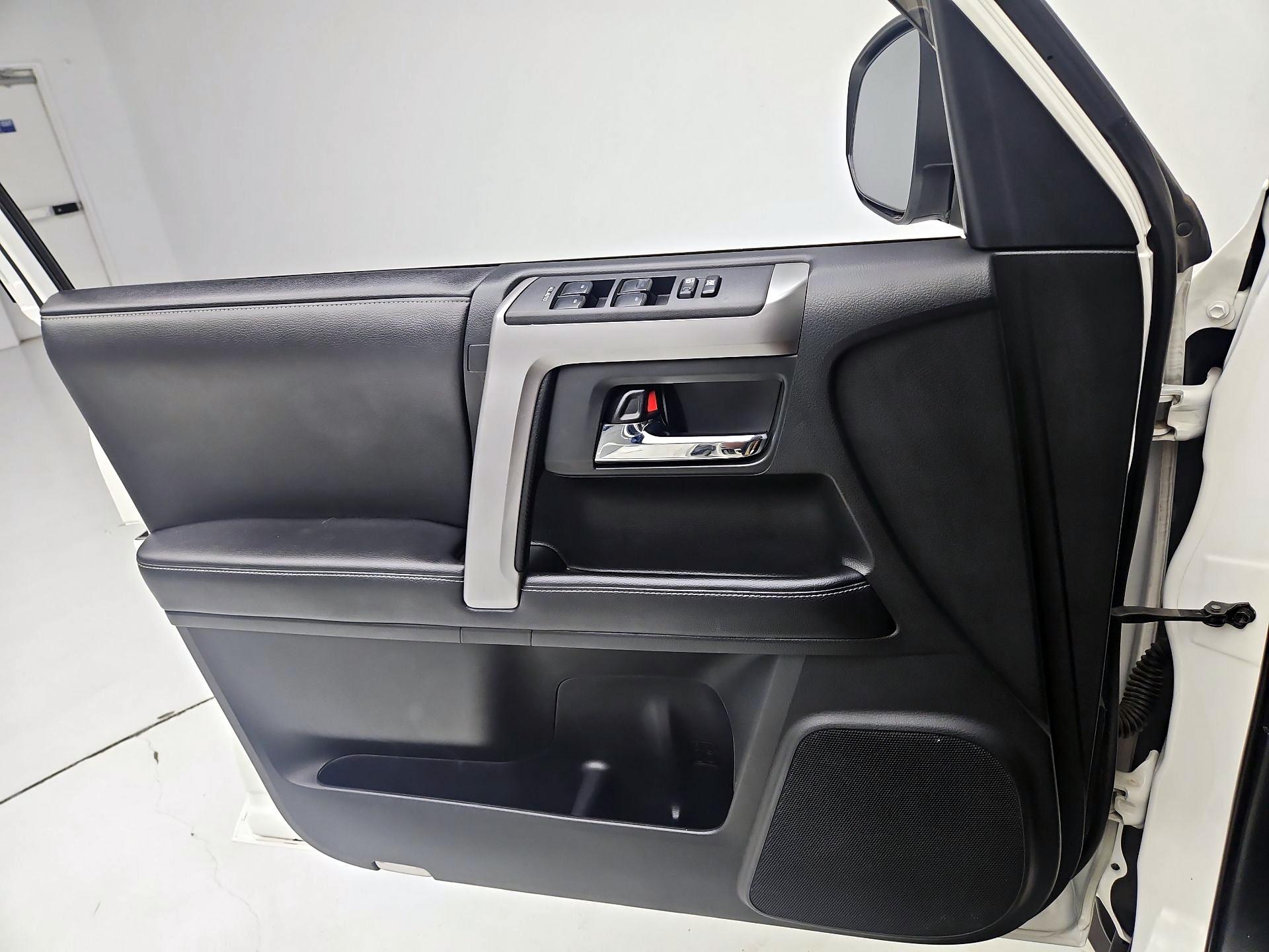 Thumbnail: 2016 Toyota 4Runner - 12