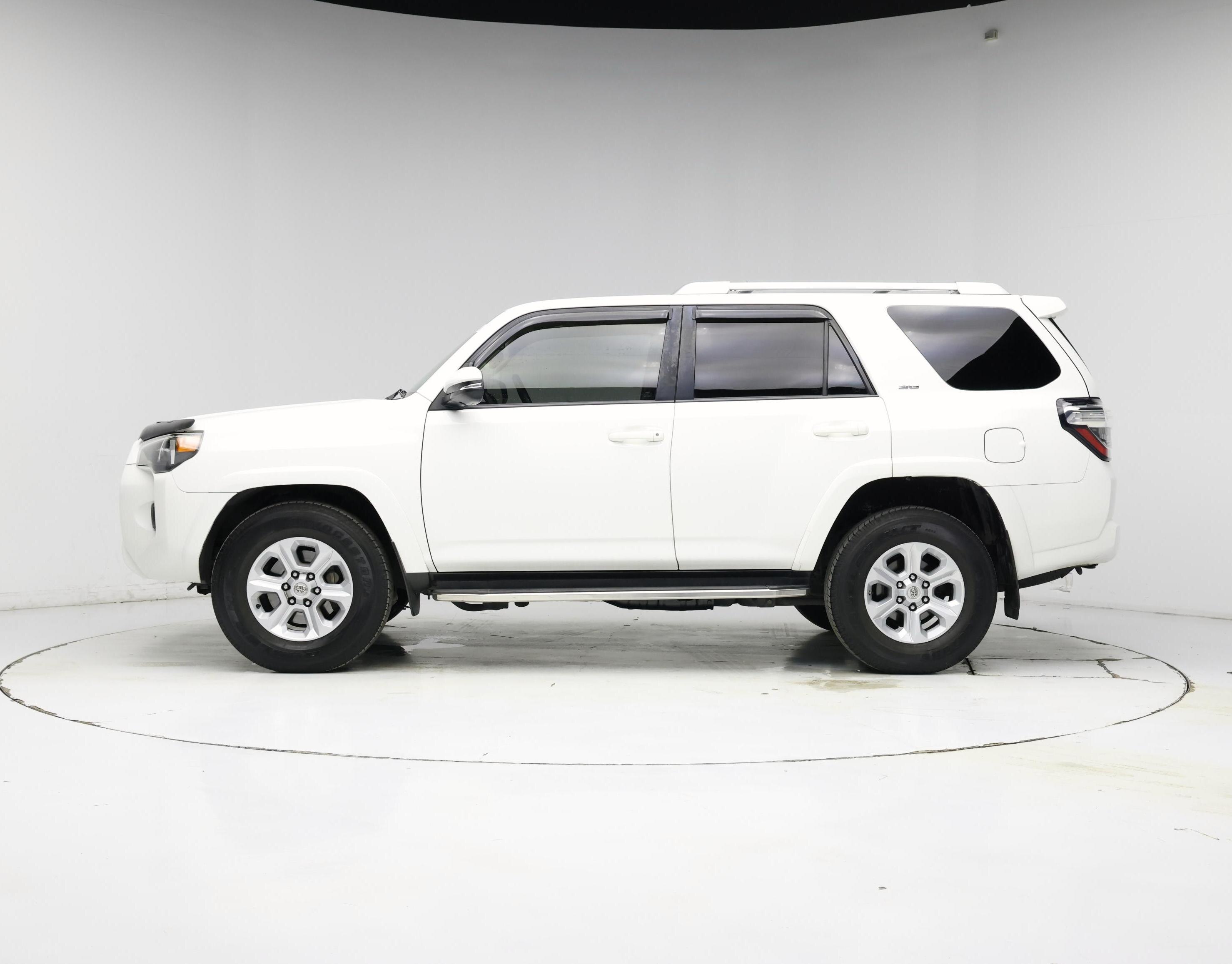 Thumbnail: 2016 Toyota 4Runner - 3