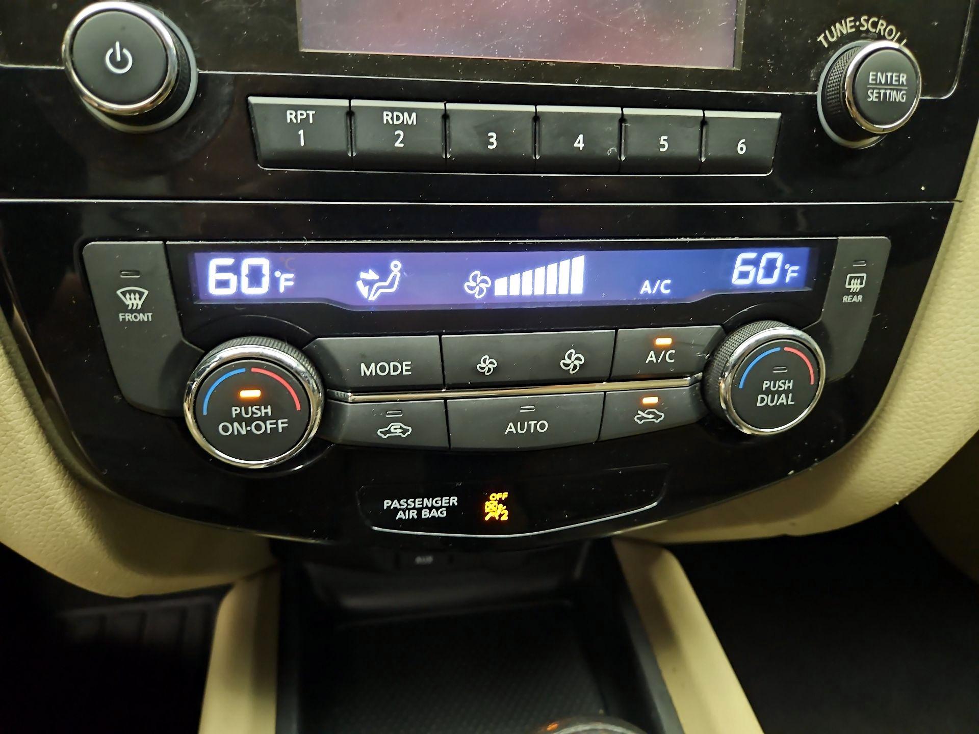 Thumbnail: 2016 Nissan Rogue - 16