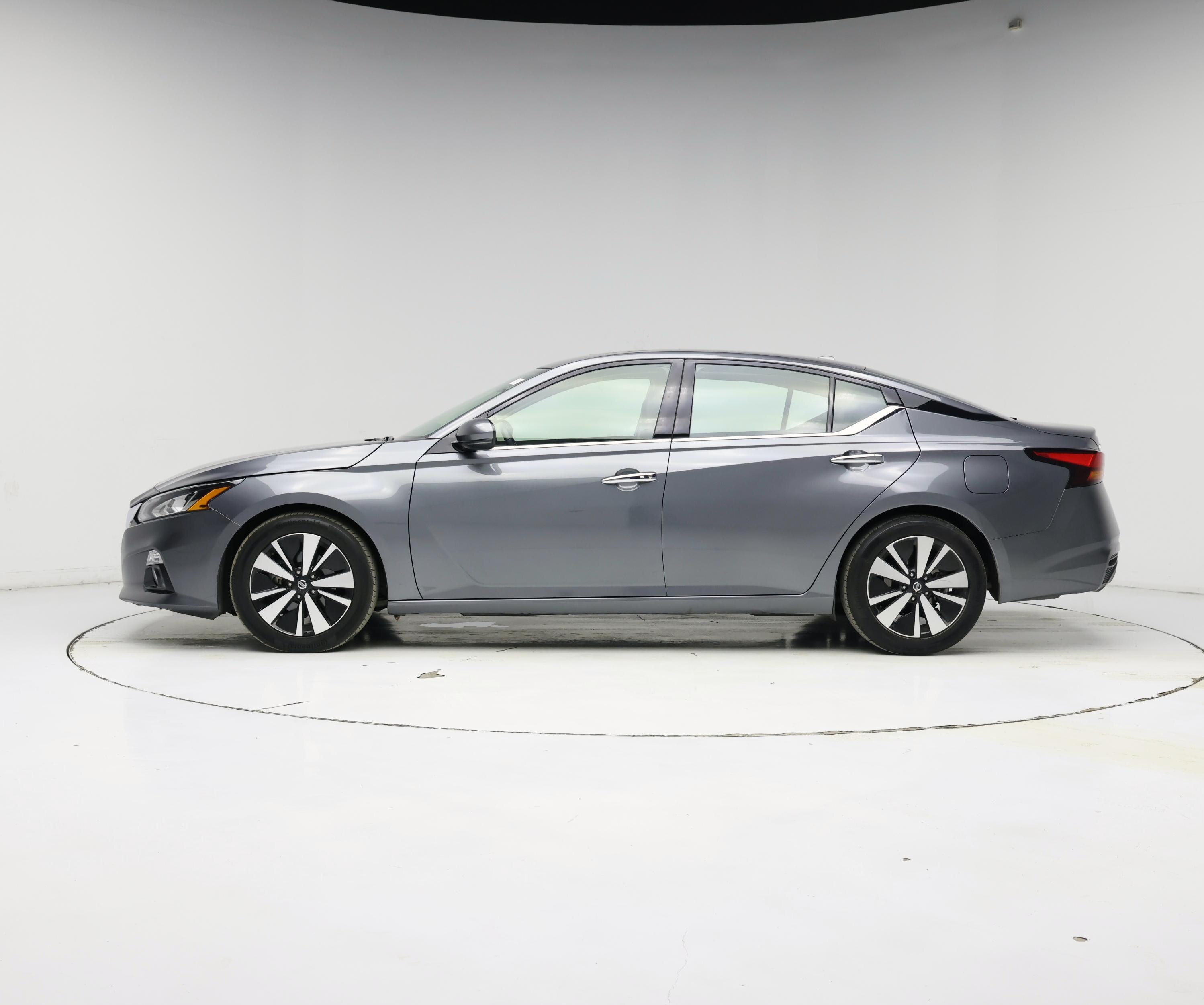 Thumbnail: 2020 Nissan Altima - 3