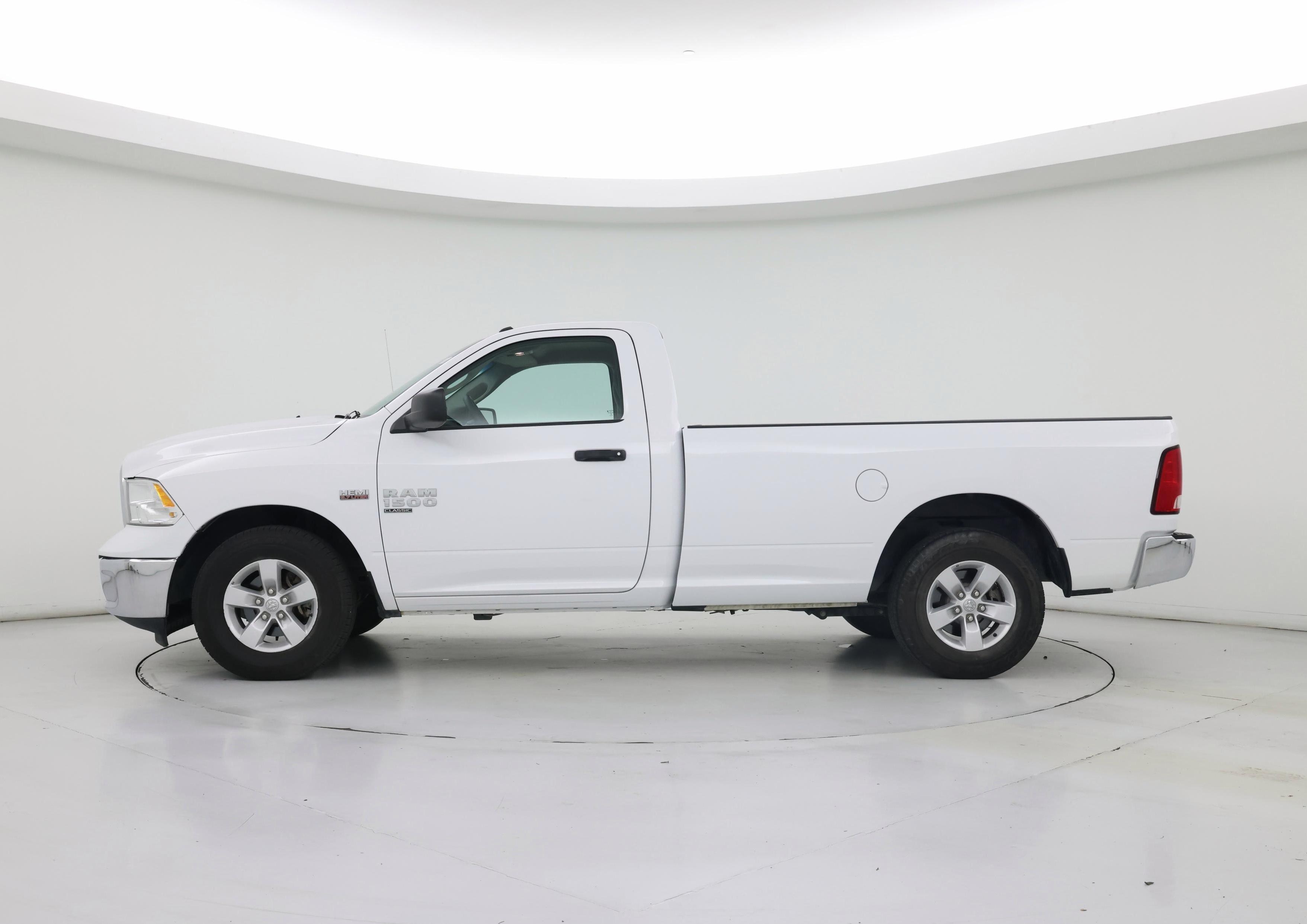 Thumbnail: 2021 RAM 1500 Classic - 3