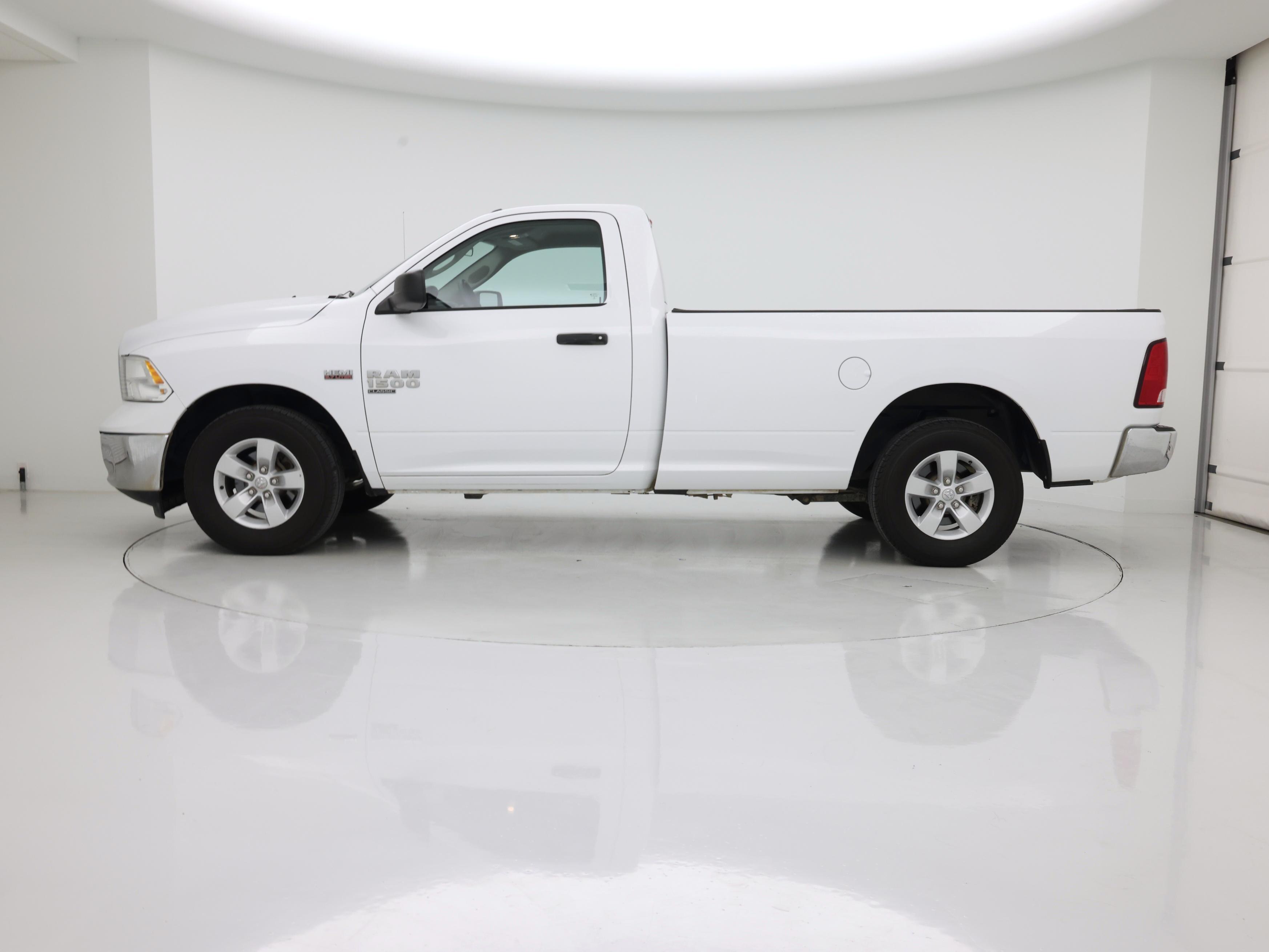 Thumbnail: 2021 RAM 1500 Classic - 3