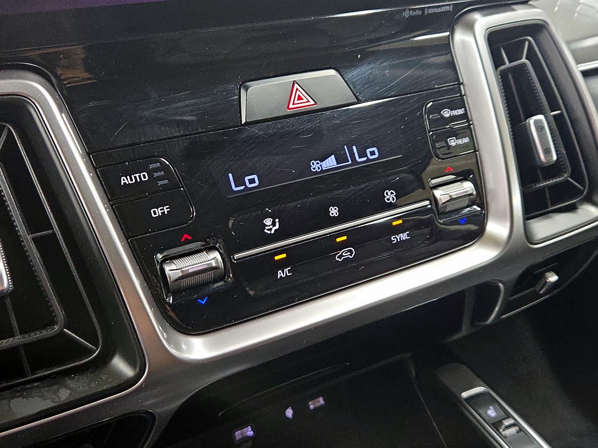 Thumbnail: 2023 Kia Sorento - 17