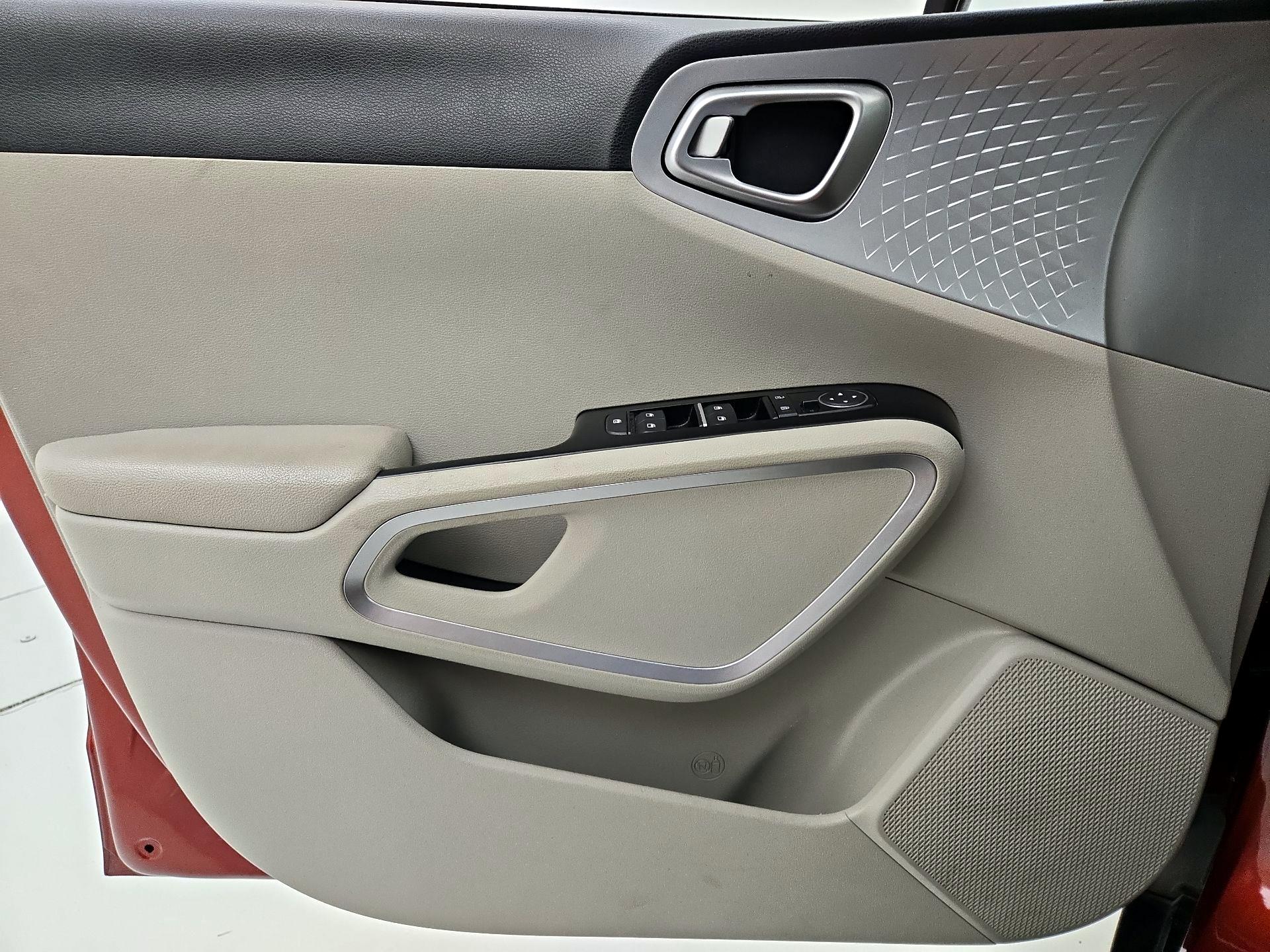 Thumbnail: 2020 Kia Soul - 12
