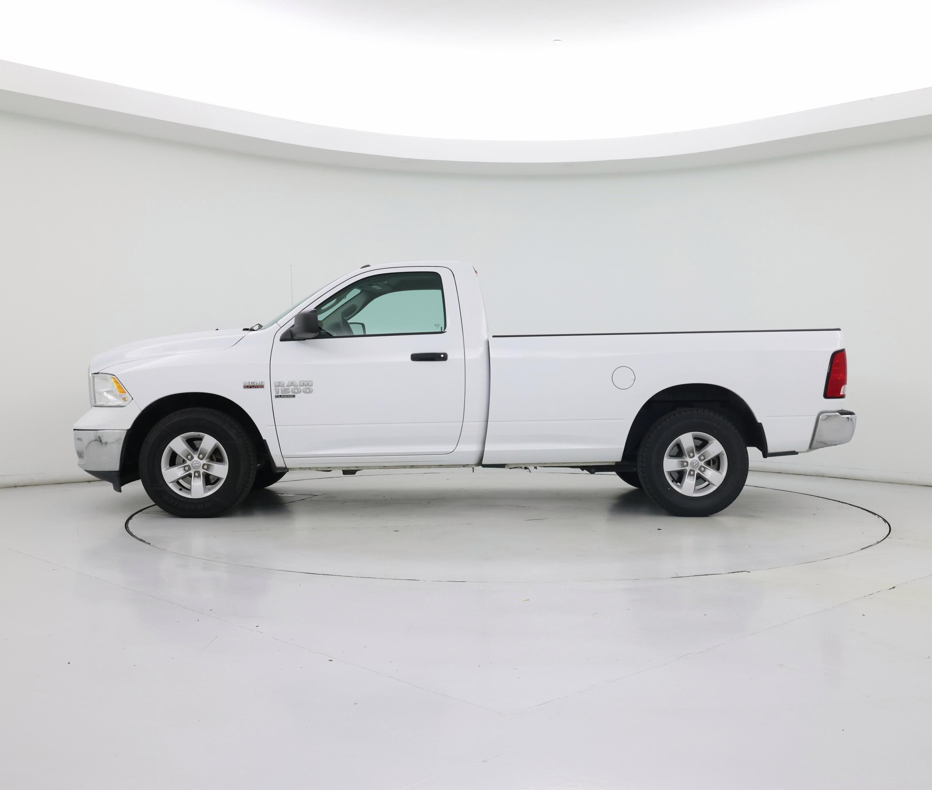 Thumbnail: 2021 RAM 1500 Classic - 3
