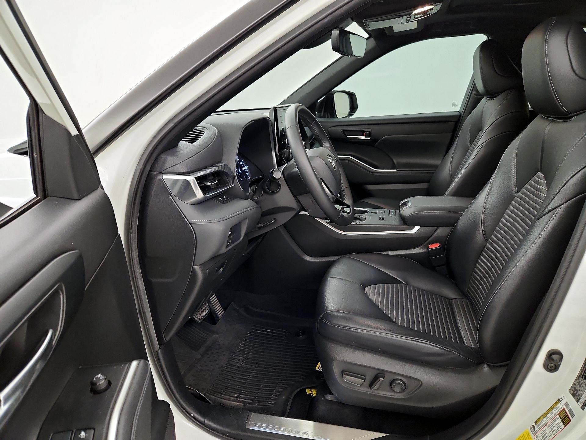 Thumbnail: 2021 Toyota Highlander - 11