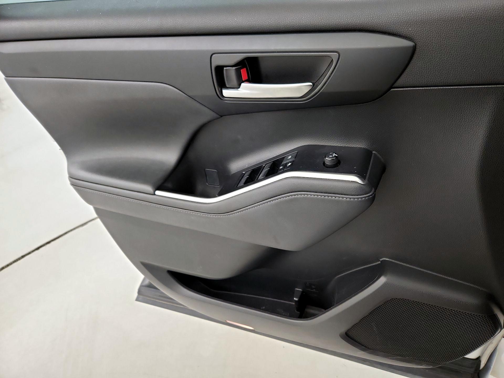 Thumbnail: 2021 Toyota Highlander - 12