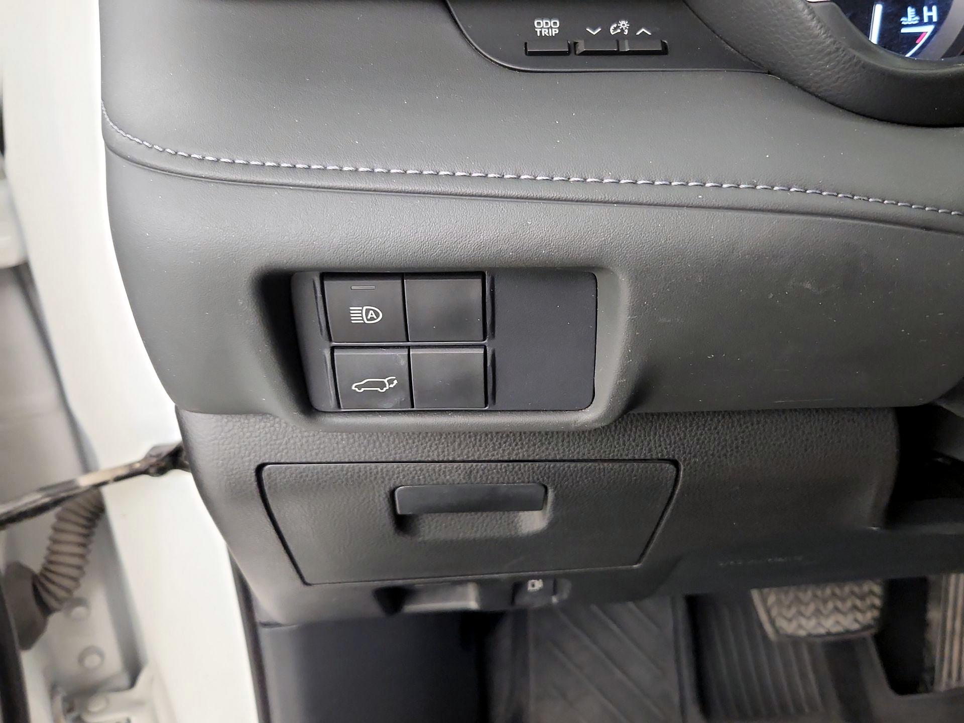 Thumbnail: 2021 Toyota Highlander - 13