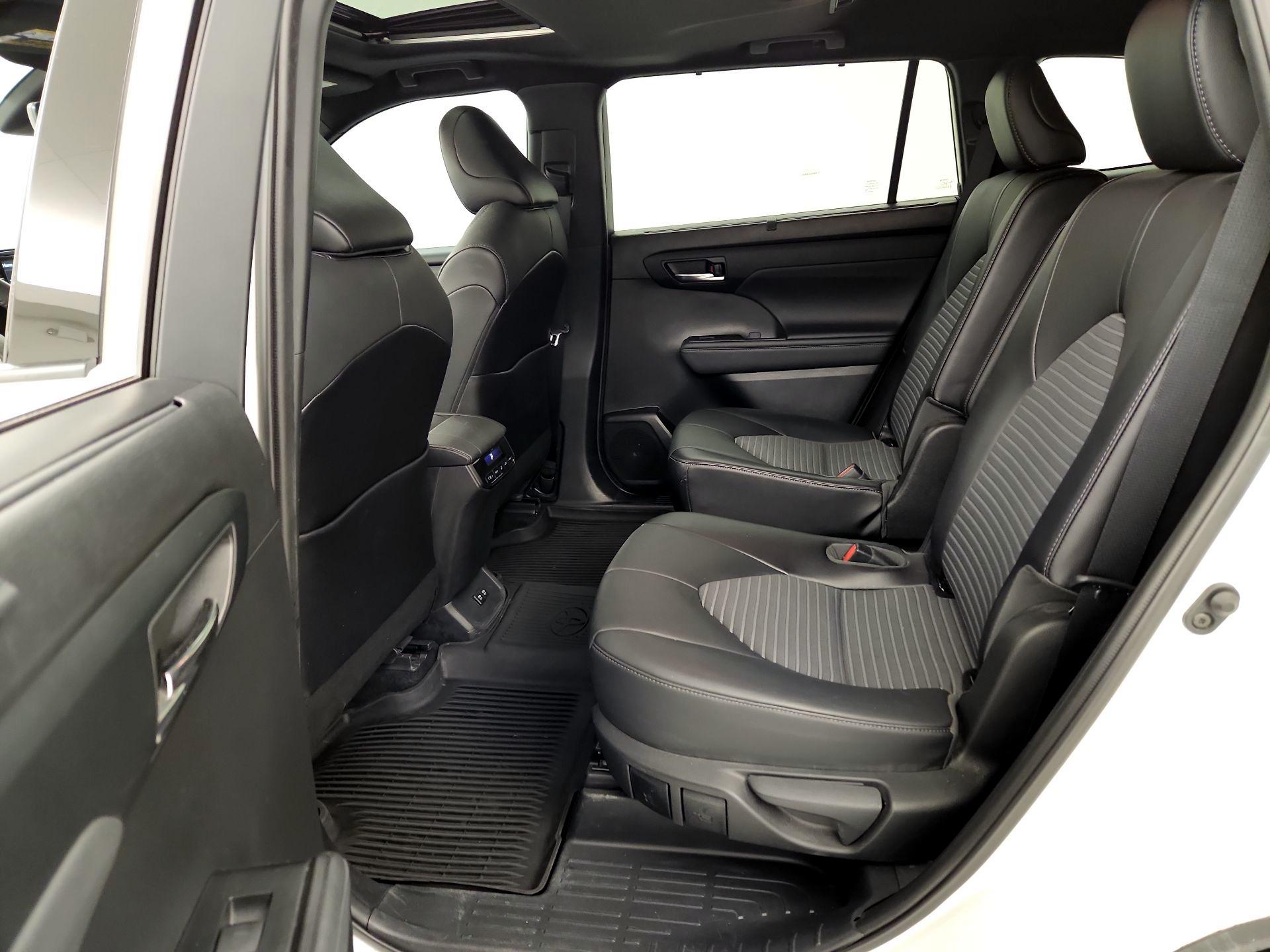 Thumbnail: 2021 Toyota Highlander - 20