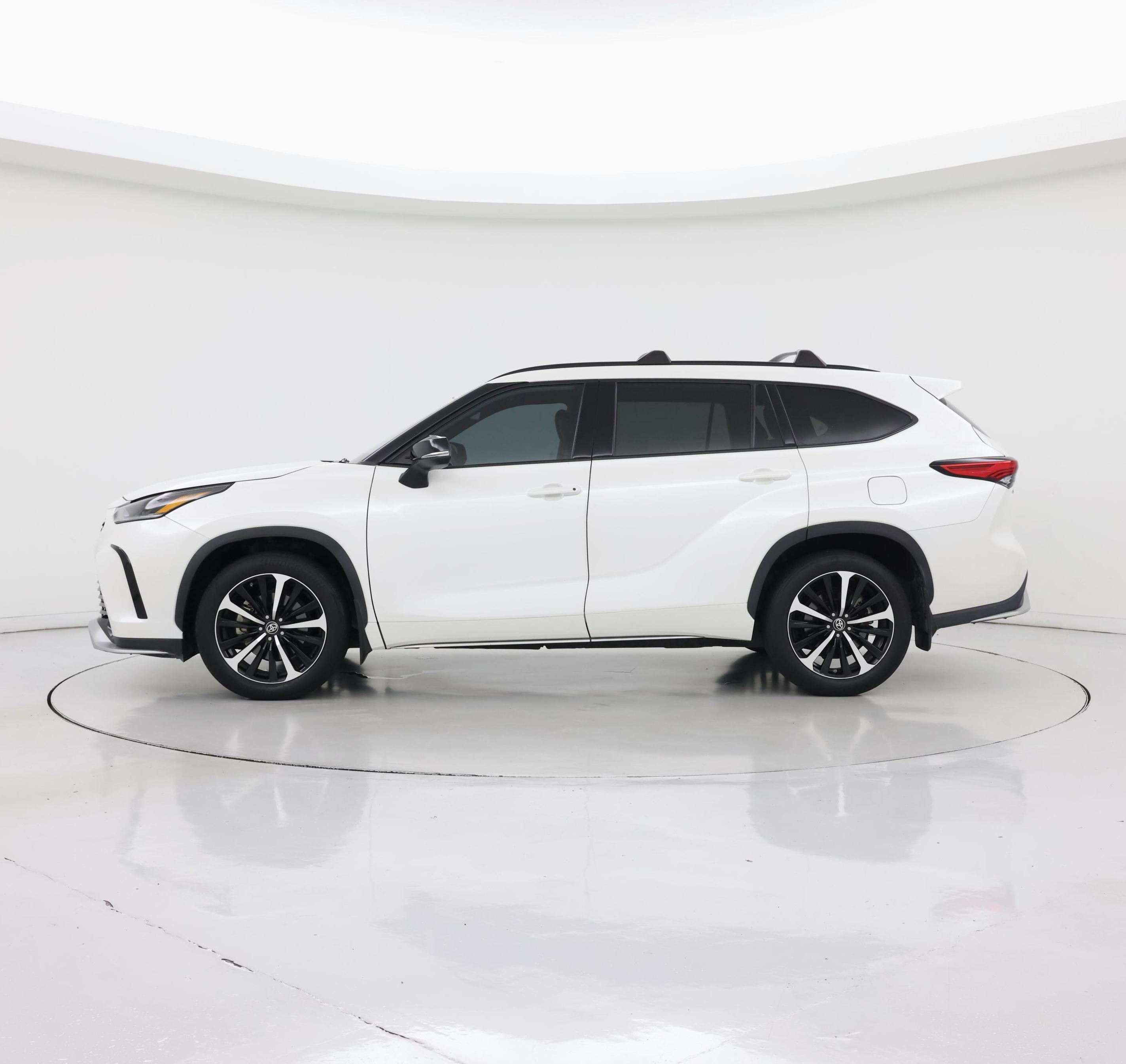 Thumbnail: 2021 Toyota Highlander - 3