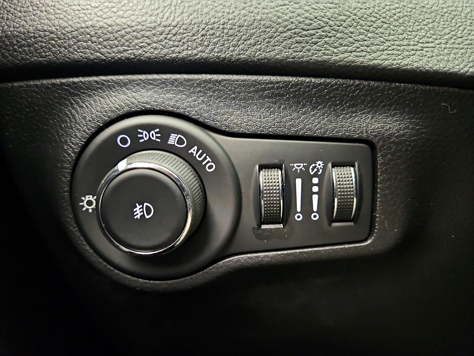 Thumbnail: 2020 Jeep Compass - 13