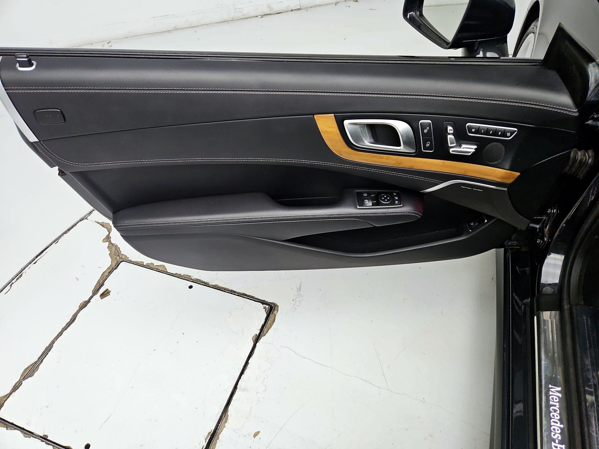 Thumbnail: 2016 Mercedes-Benz SL-Class - 12