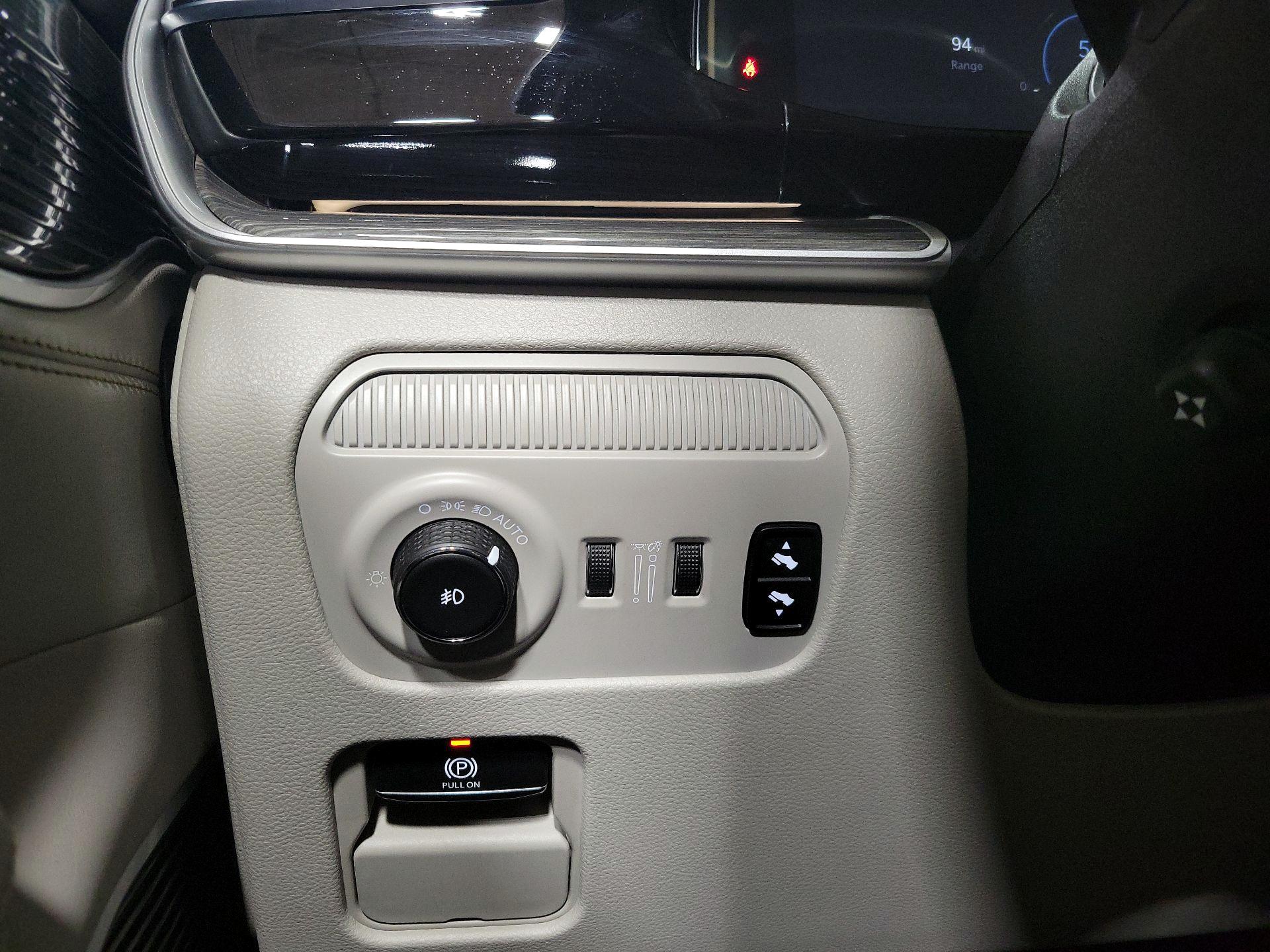 Thumbnail: 2022 Jeep Wagoneer - 13