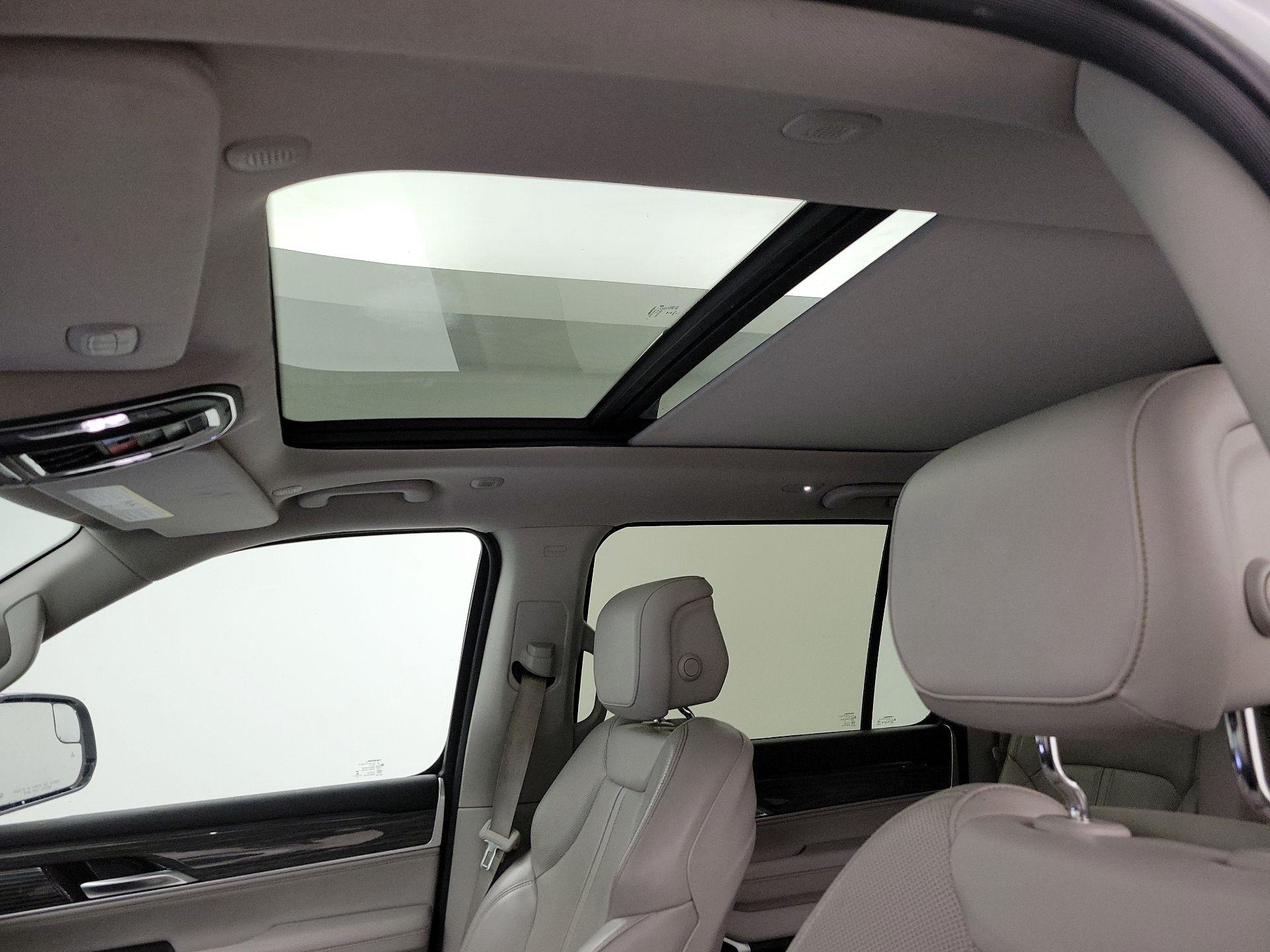 Thumbnail: 2022 Jeep Wagoneer - 18