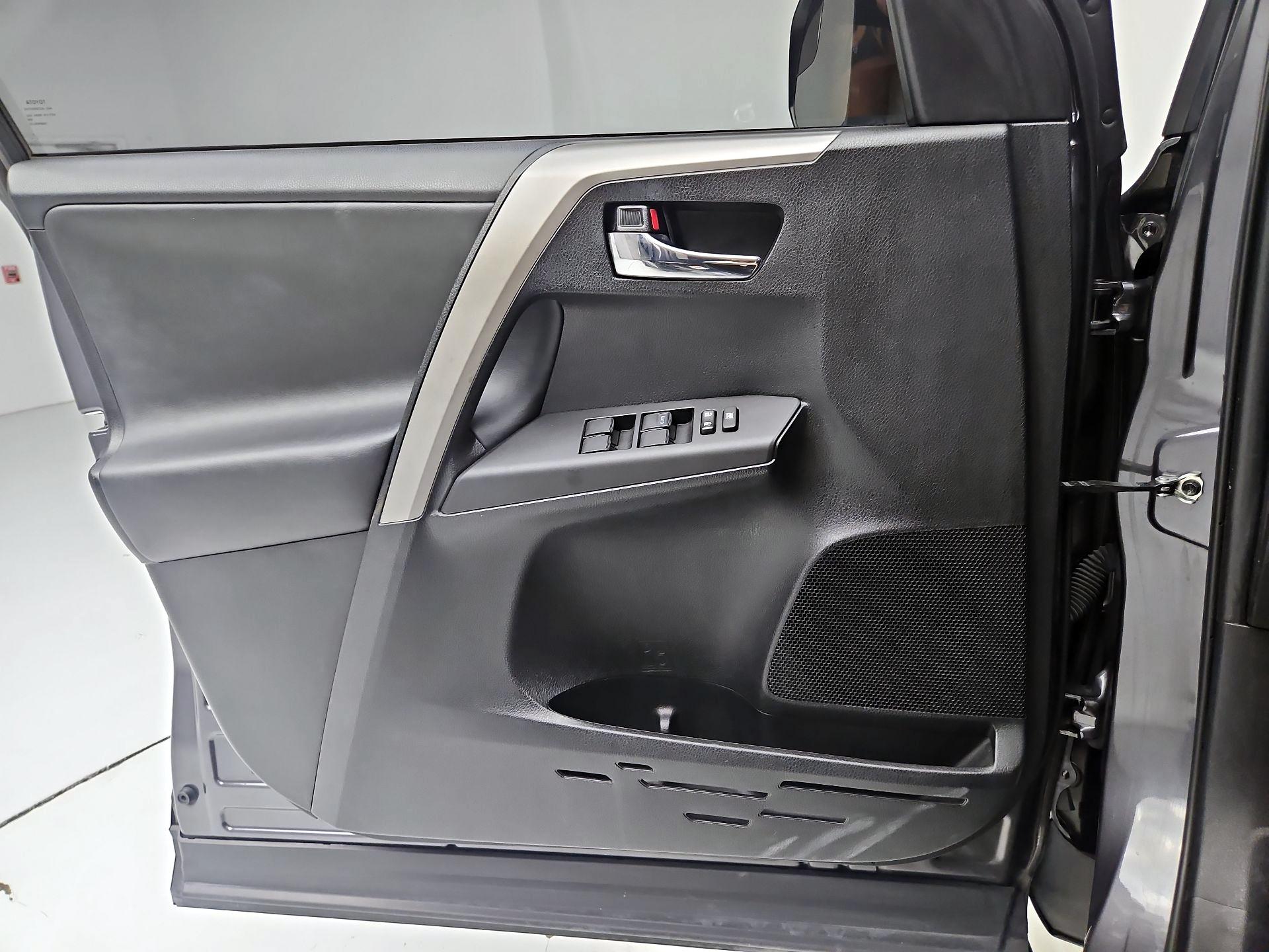 Thumbnail: 2017 Toyota RAV4 - 12