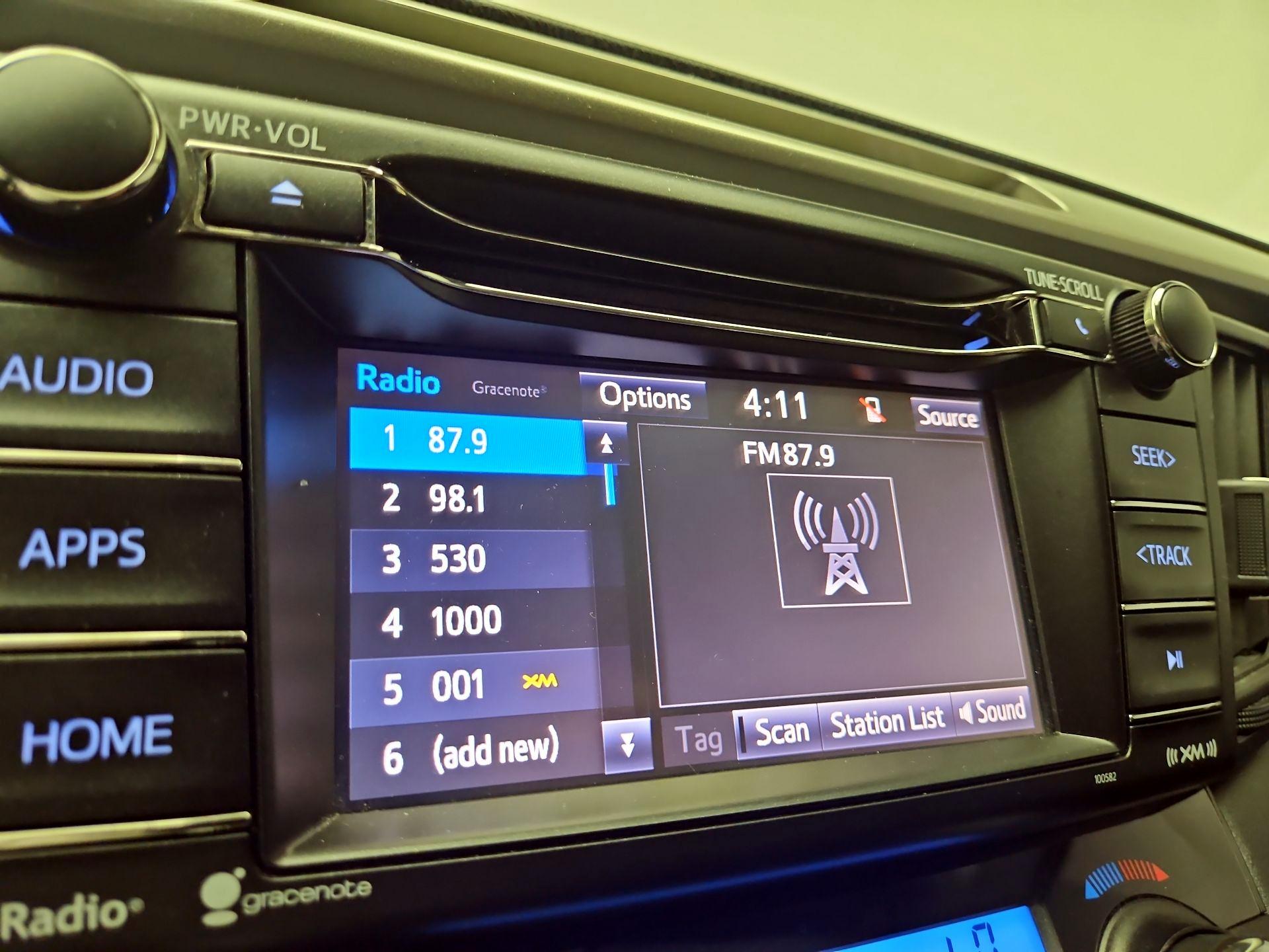 Thumbnail: 2017 Toyota RAV4 - 15