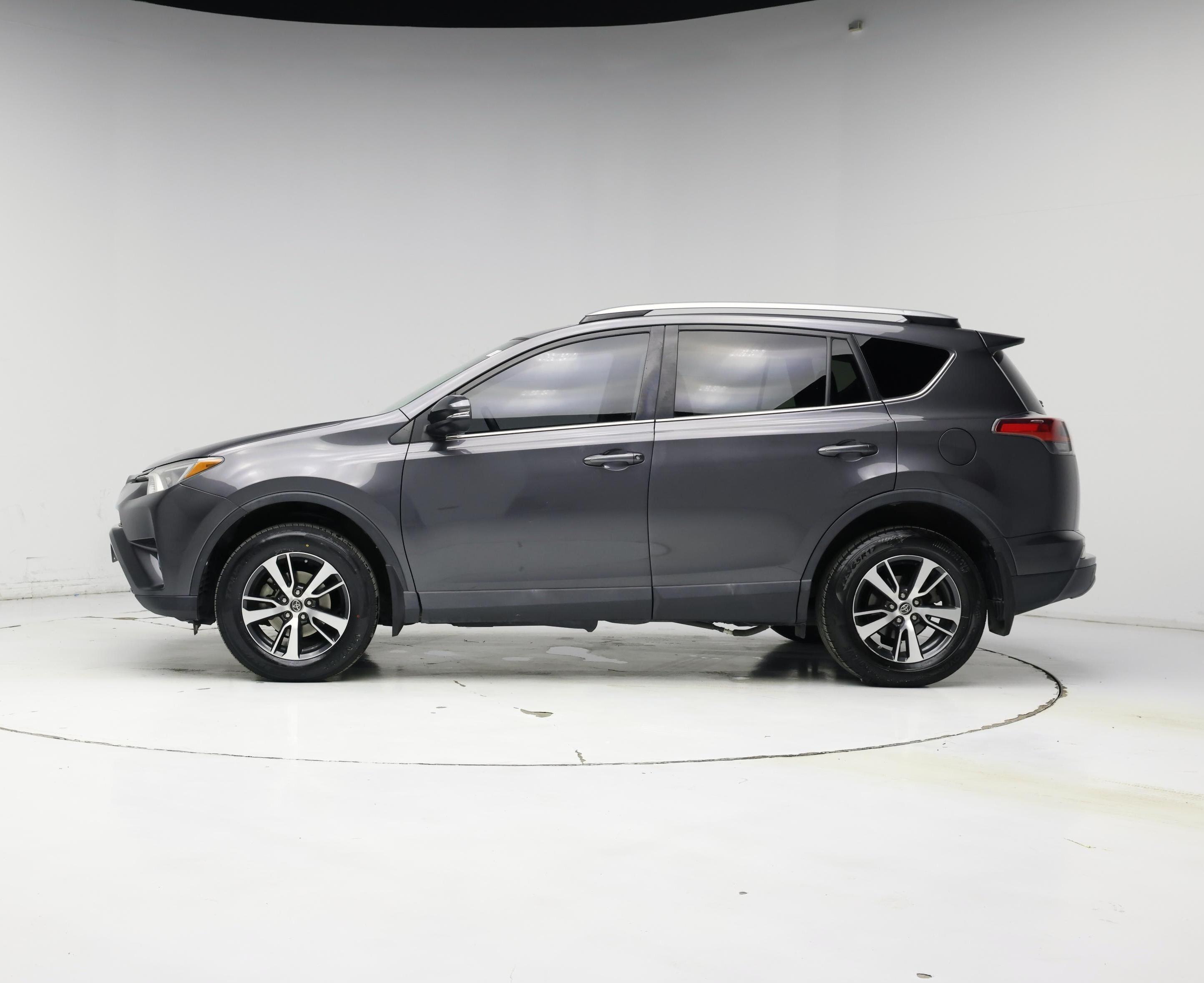 Thumbnail: 2017 Toyota RAV4 - 3