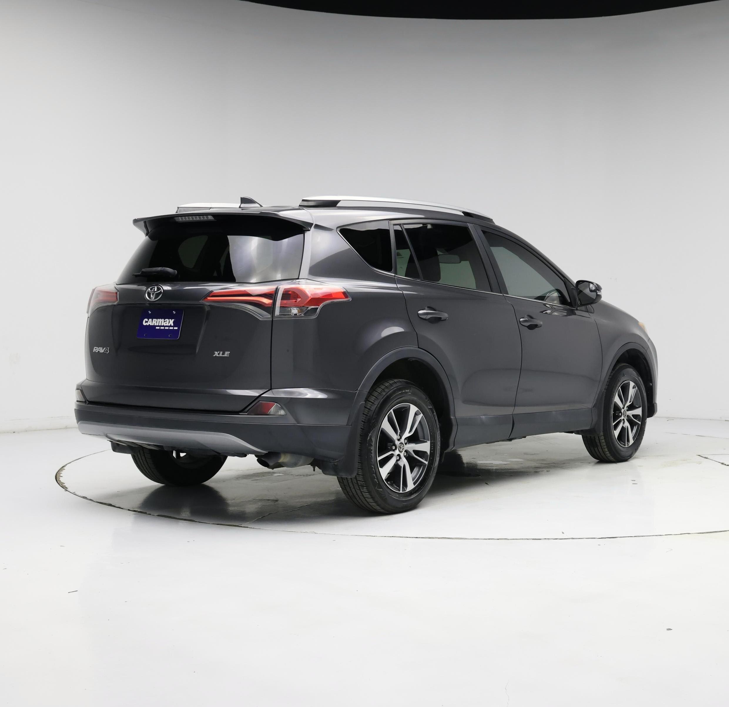 Thumbnail: 2017 Toyota RAV4 - 8