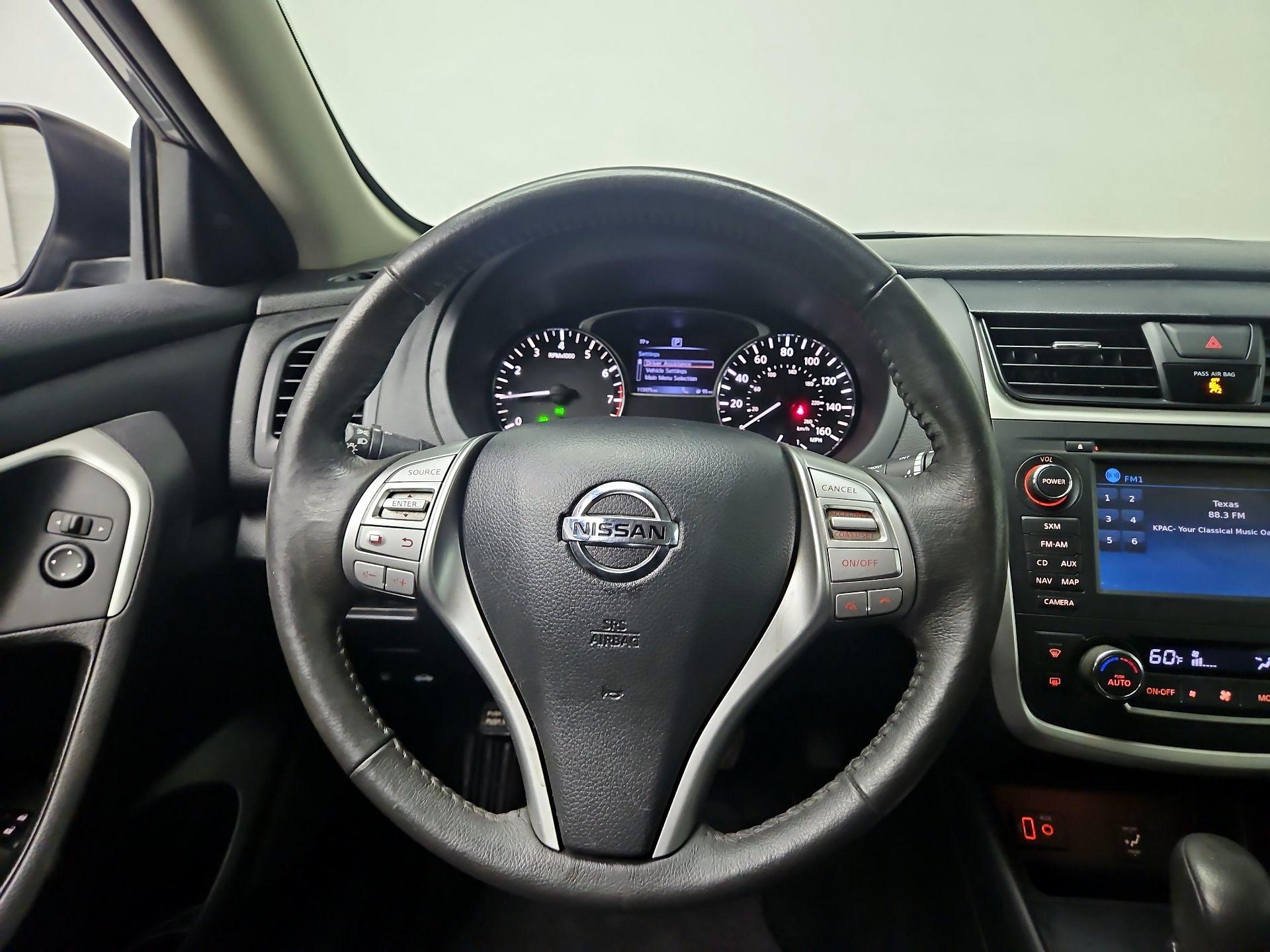 Thumbnail: 2017 Nissan Altima - 10