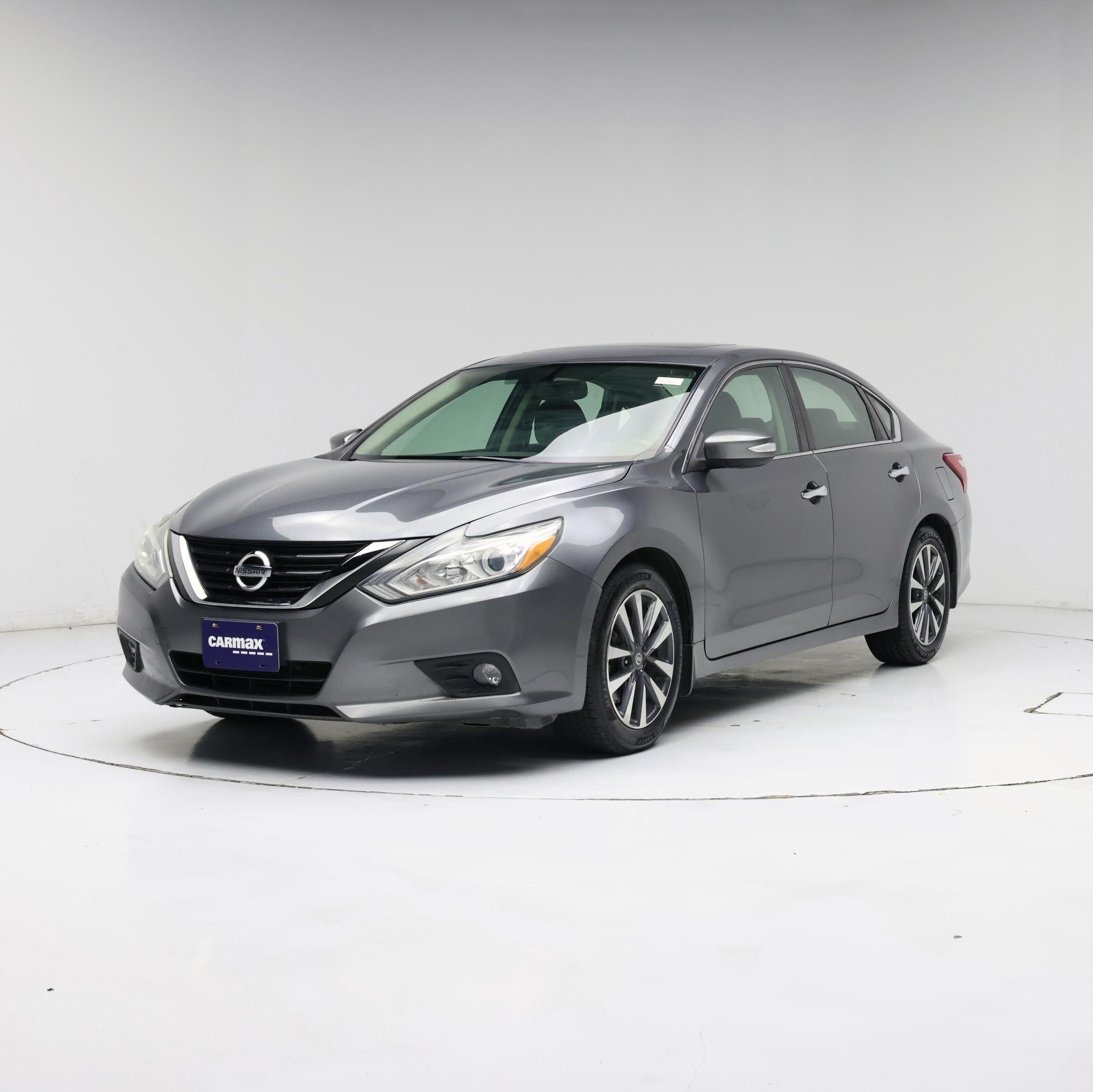 Thumbnail: 2017 Nissan Altima - 4