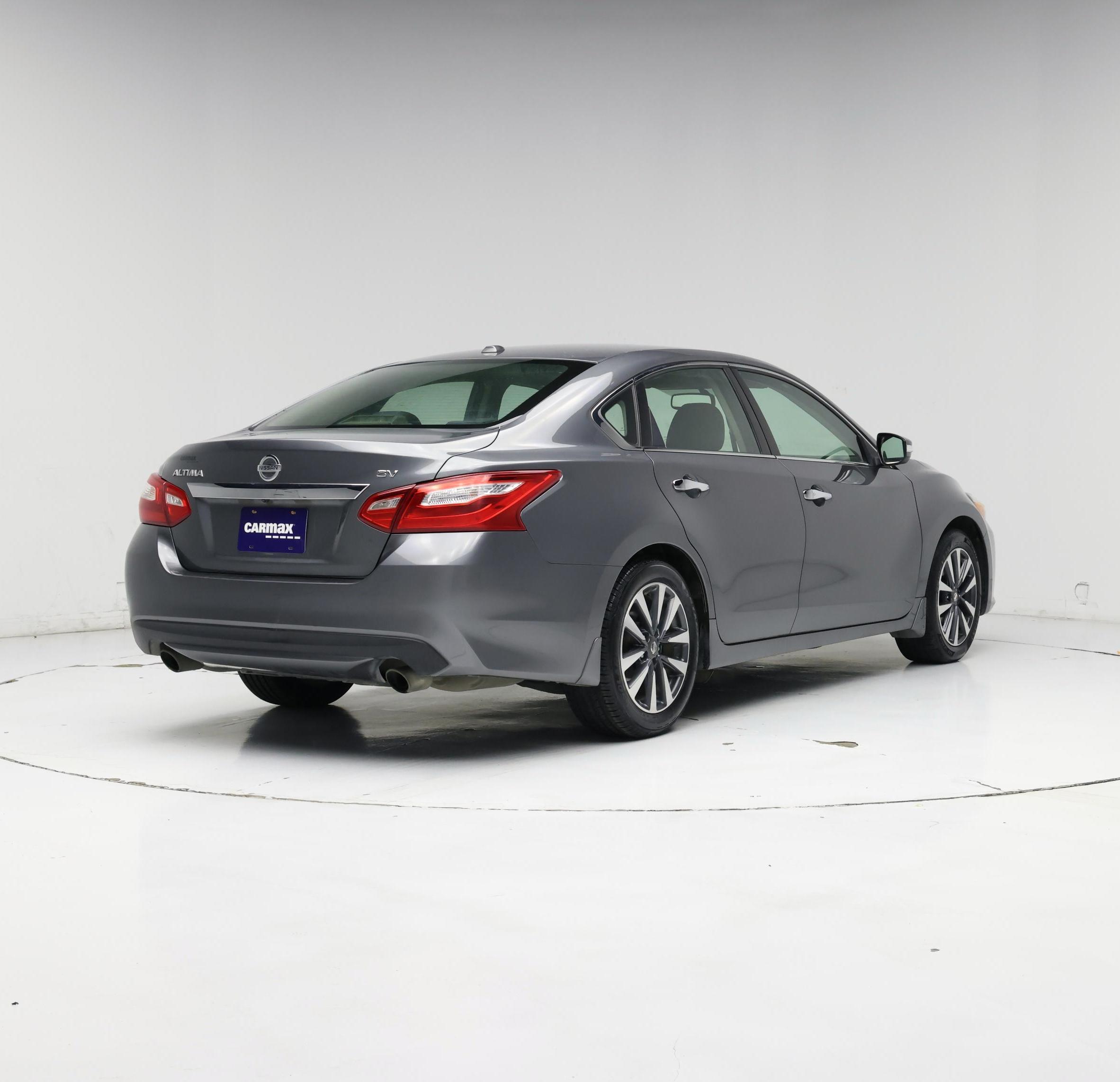 Thumbnail: 2017 Nissan Altima - 8