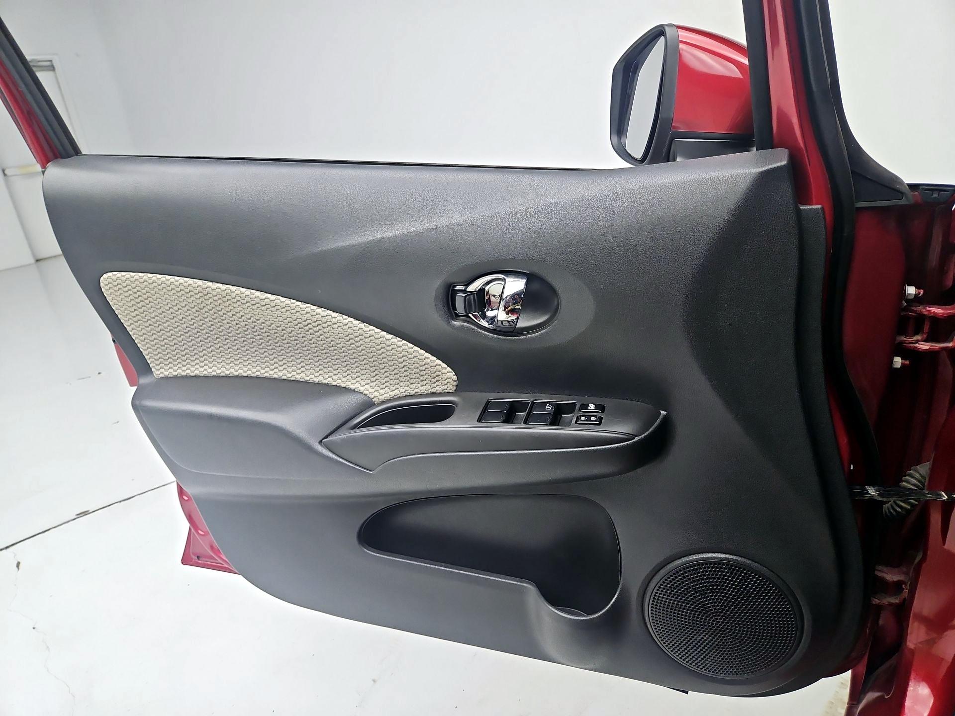 Thumbnail: 2017 Nissan Versa Note - 12