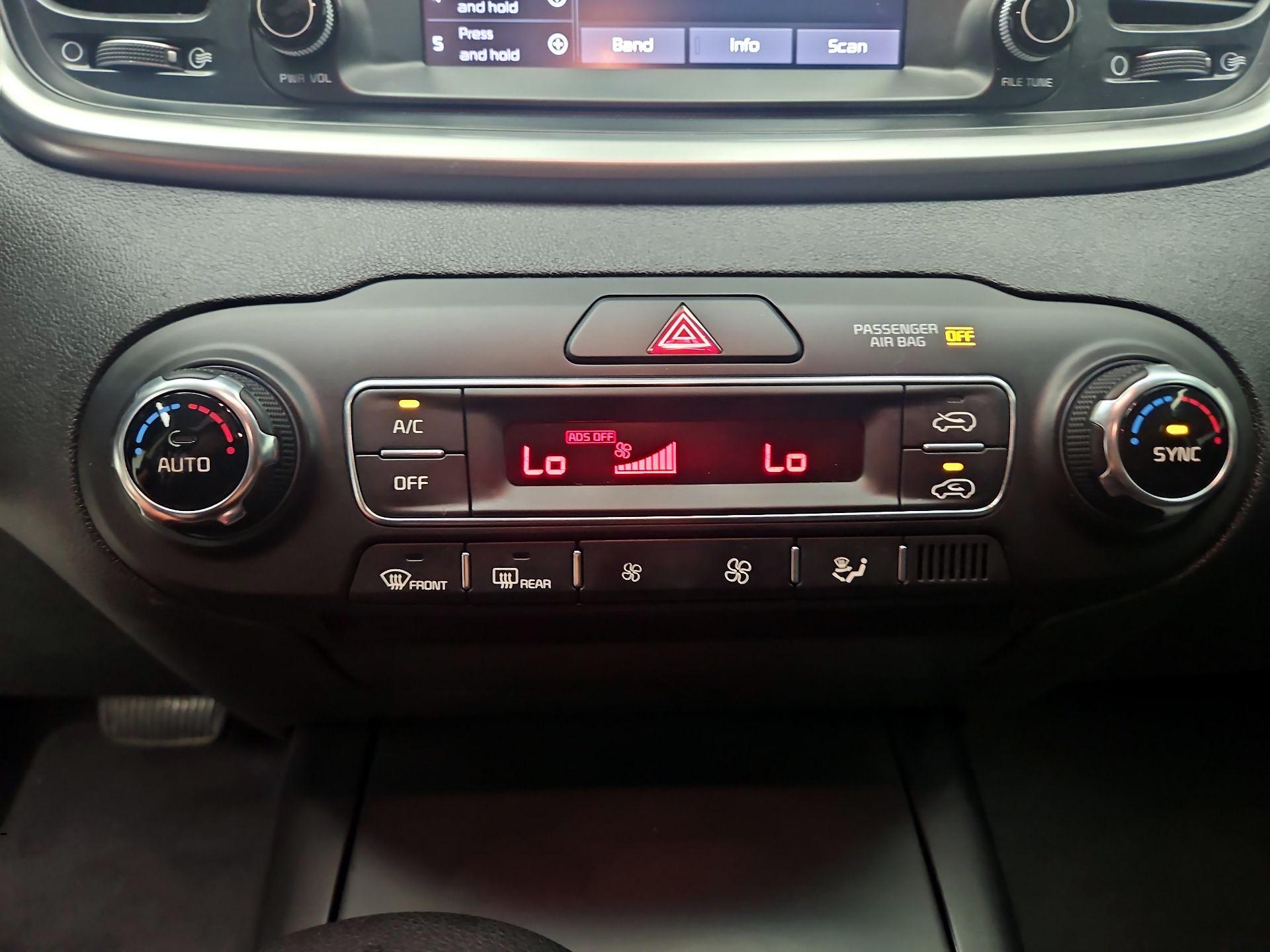 Thumbnail: 2019 Kia Sorento - 16