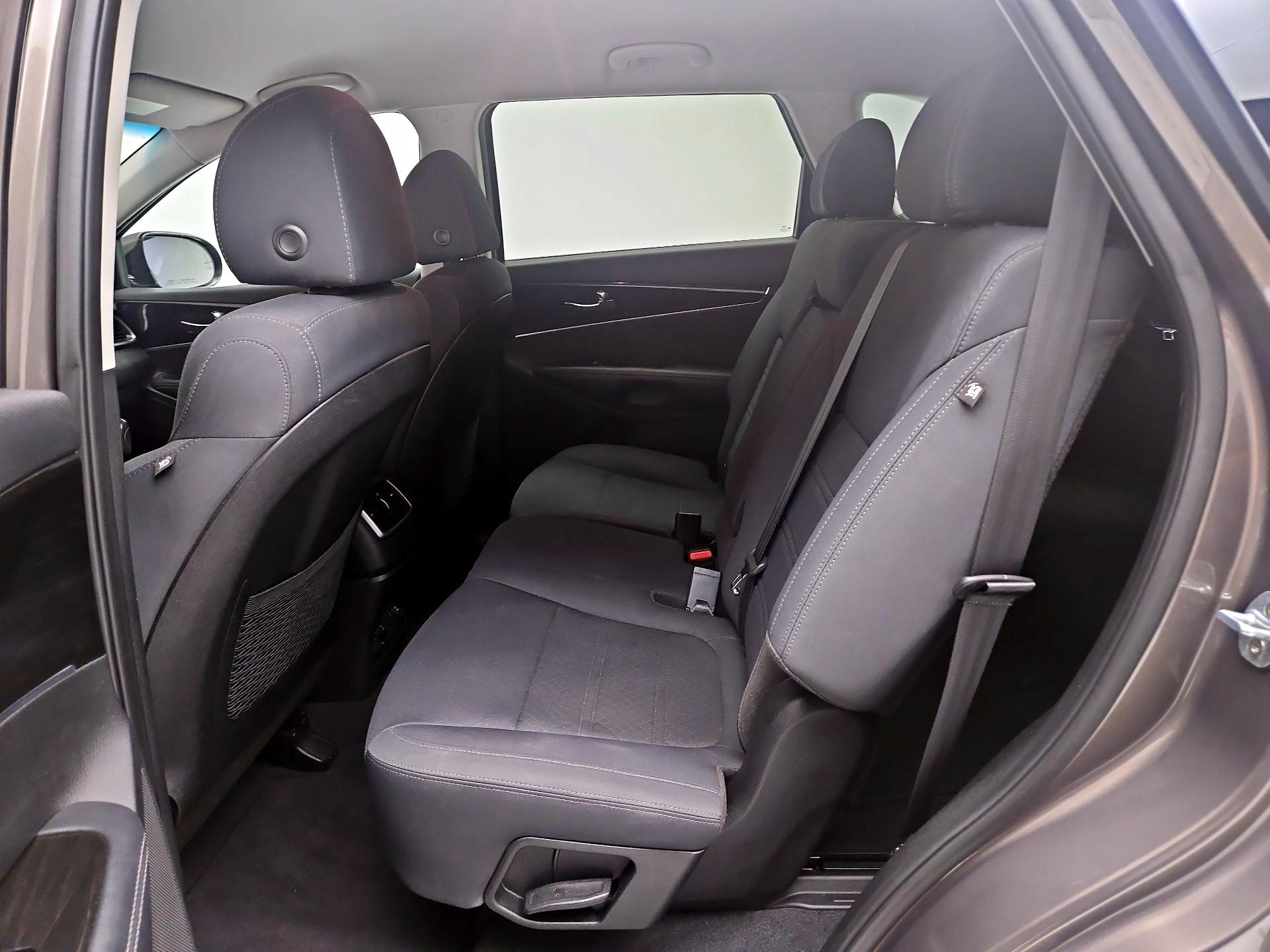Thumbnail: 2019 Kia Sorento - 19