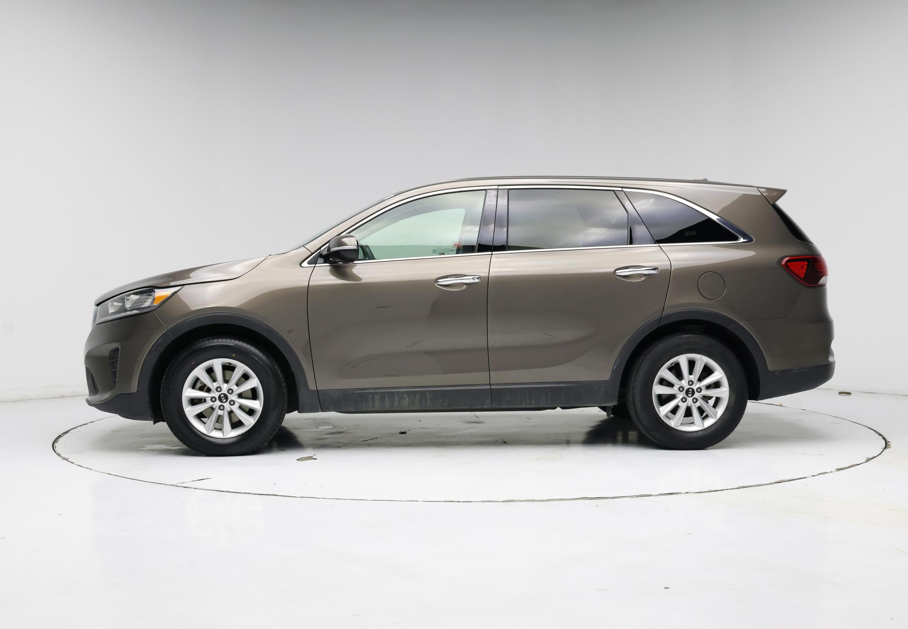 Thumbnail: 2019 Kia Sorento - 3