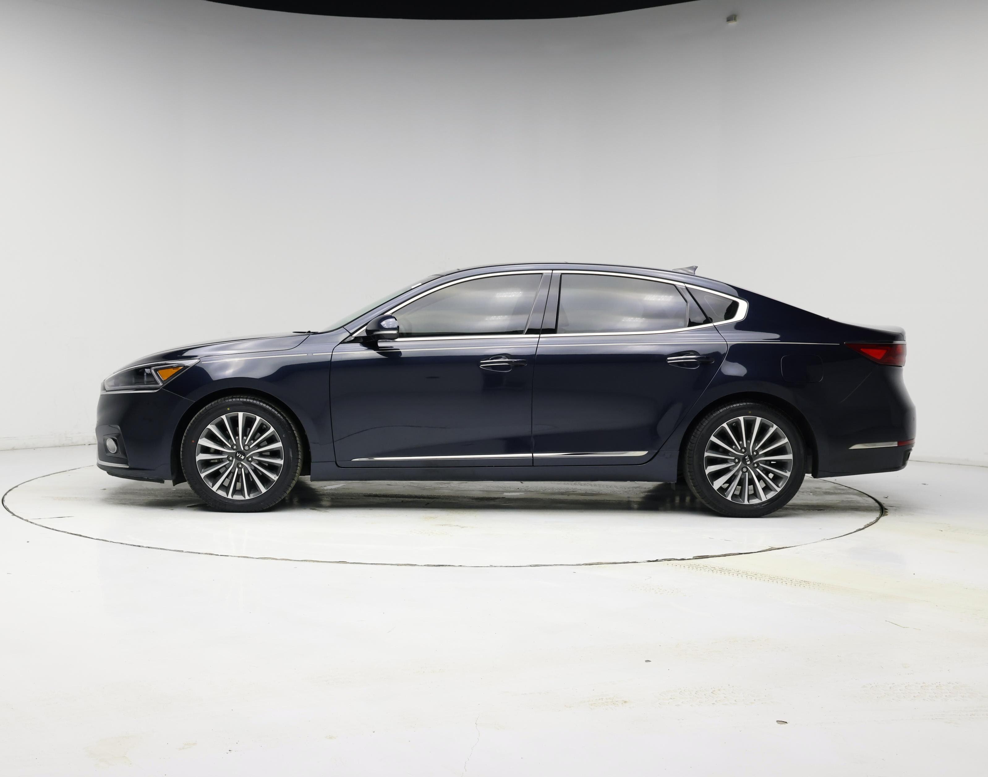 Thumbnail: 2017 Kia Cadenza - 3