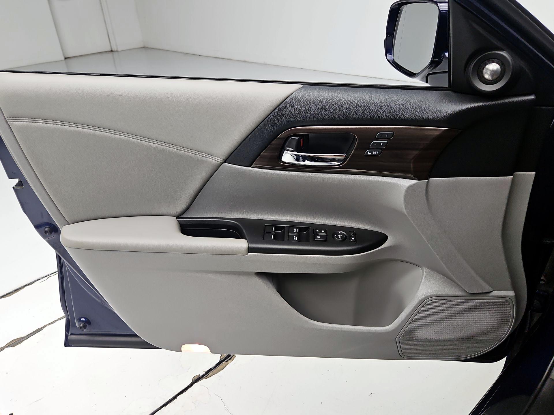 Thumbnail: 2016 Honda Accord - 12