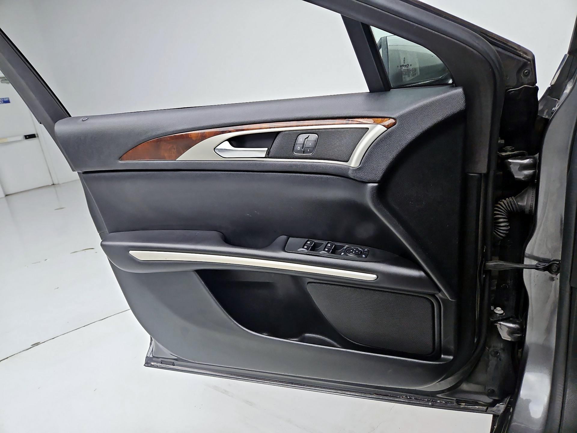 Thumbnail: 2015 Lincoln MKZ - 12