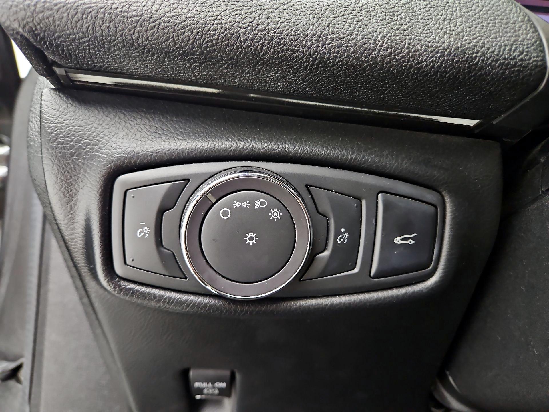 Thumbnail: 2015 Lincoln MKZ - 13