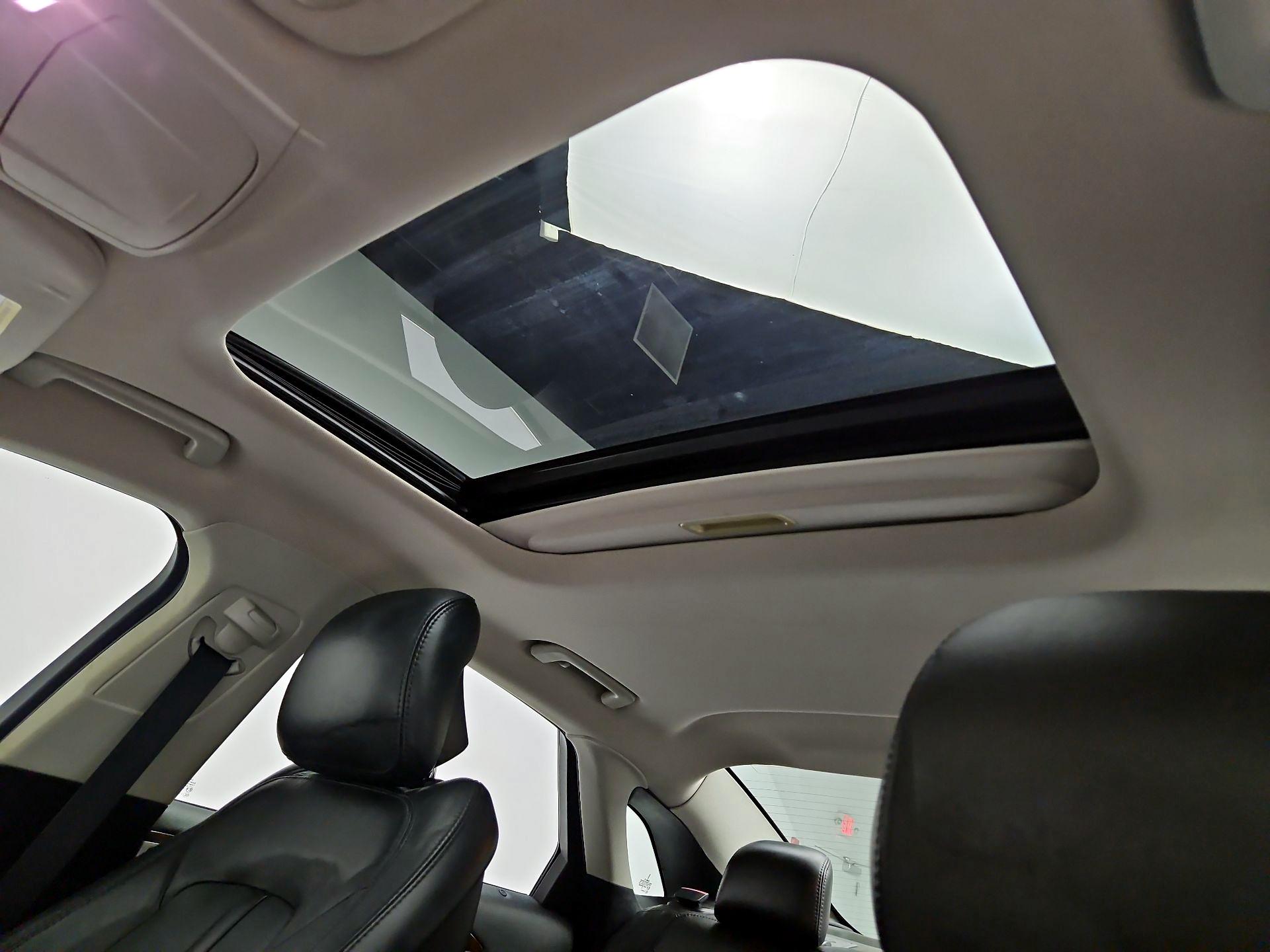 Thumbnail: 2015 Lincoln MKZ - 19