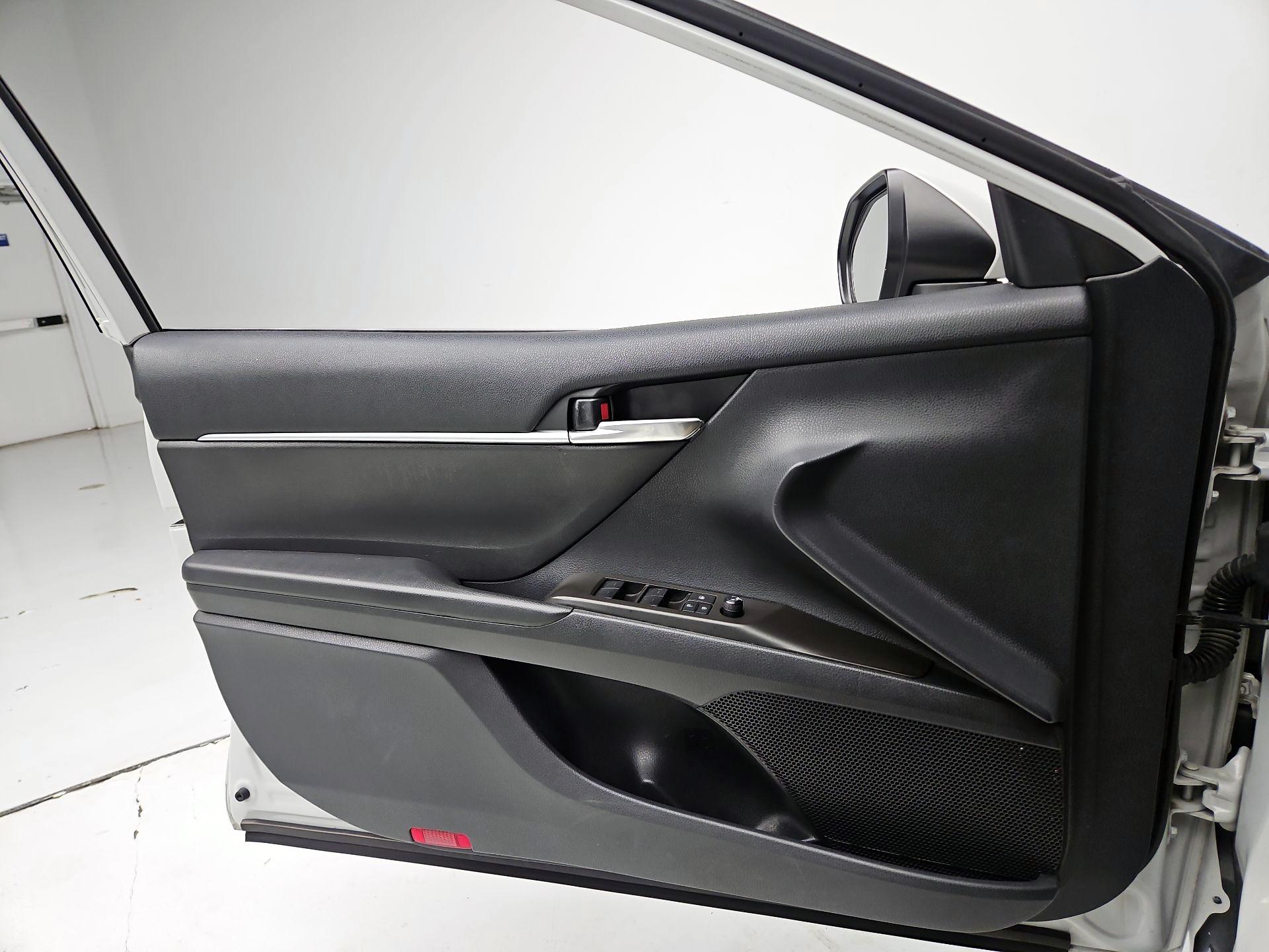 Thumbnail: 2022 Toyota Camry - 12