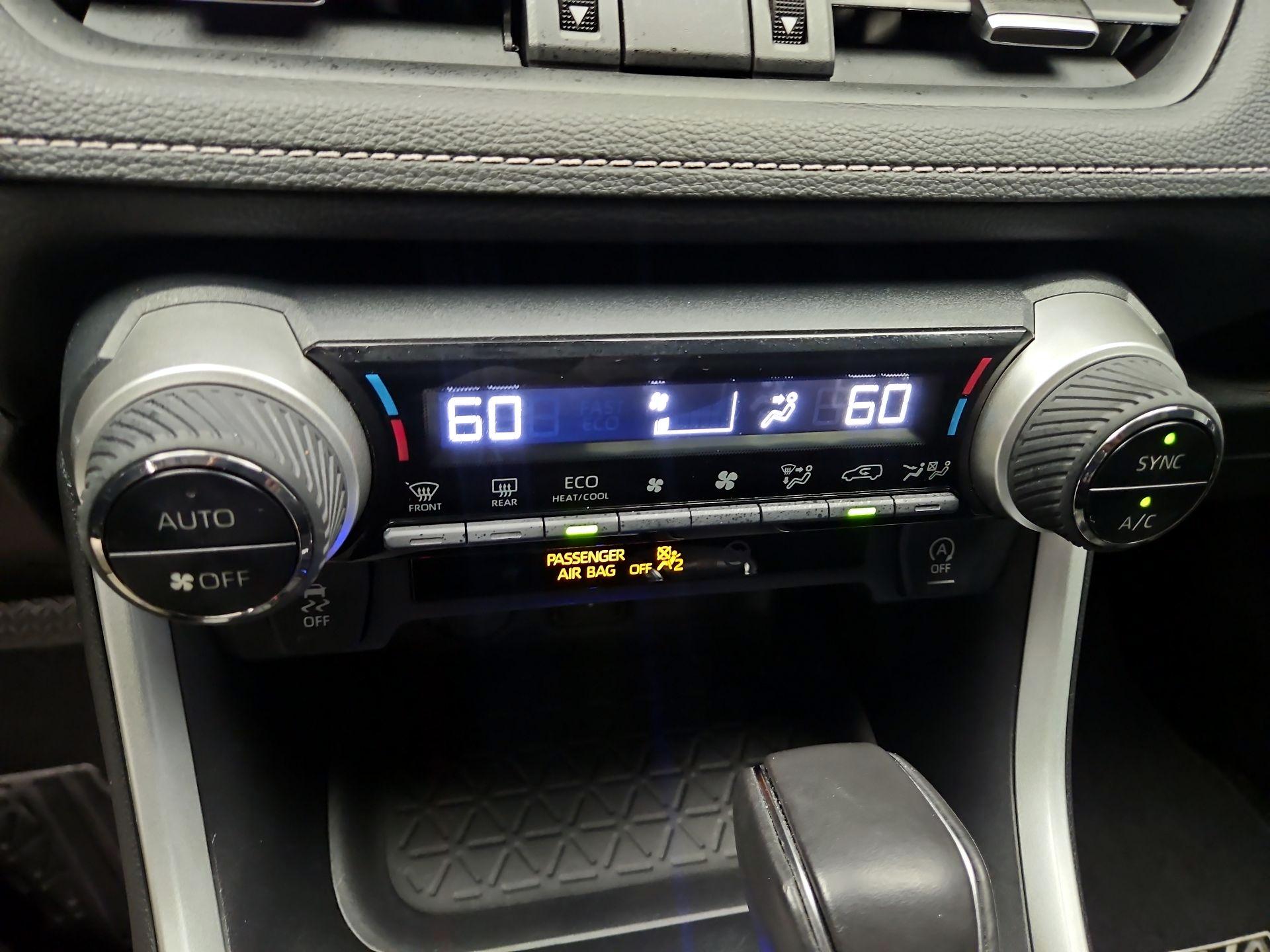 Thumbnail: 2020 Toyota RAV4 - 14