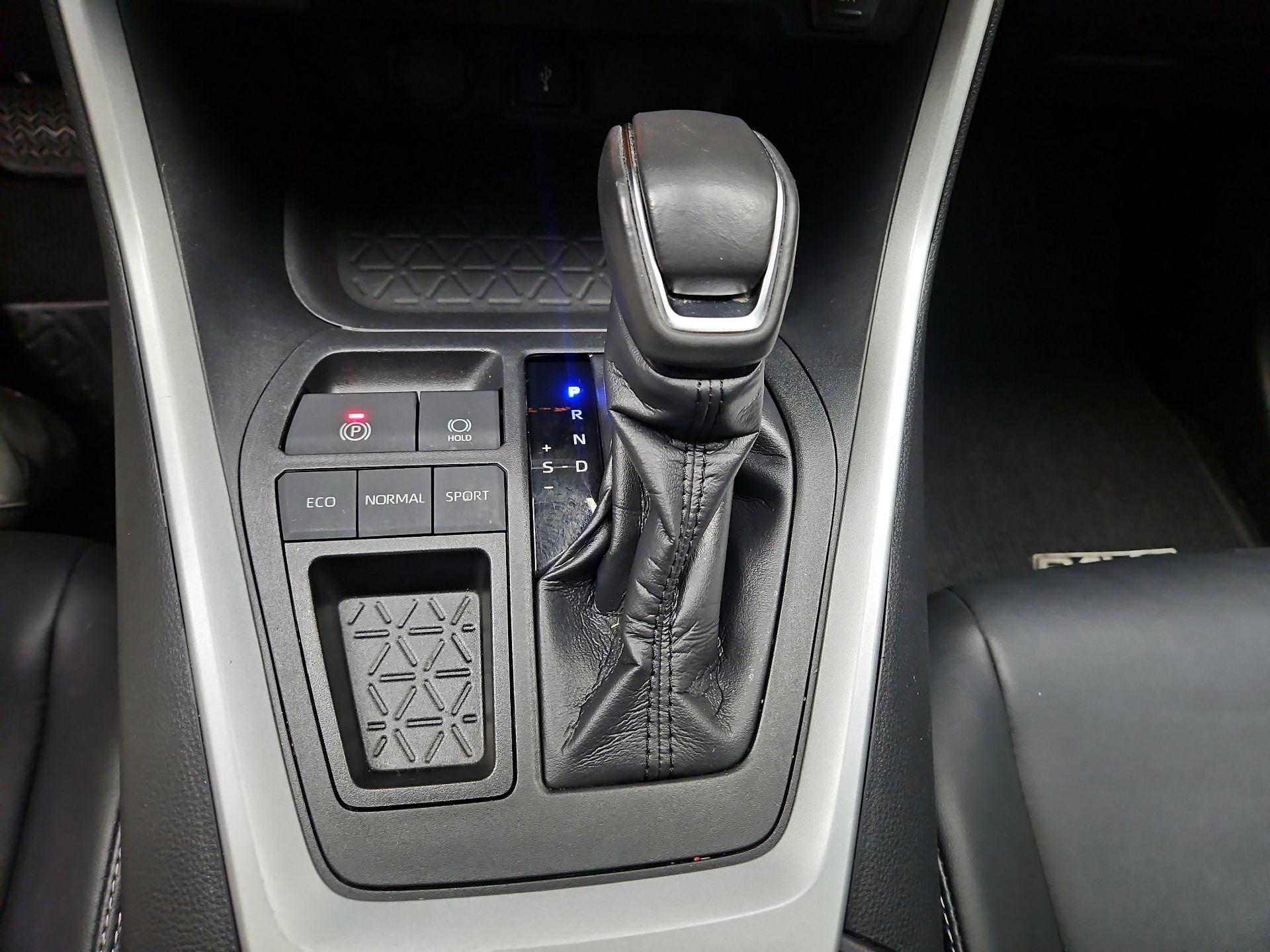 Thumbnail: 2020 Toyota RAV4 - 15