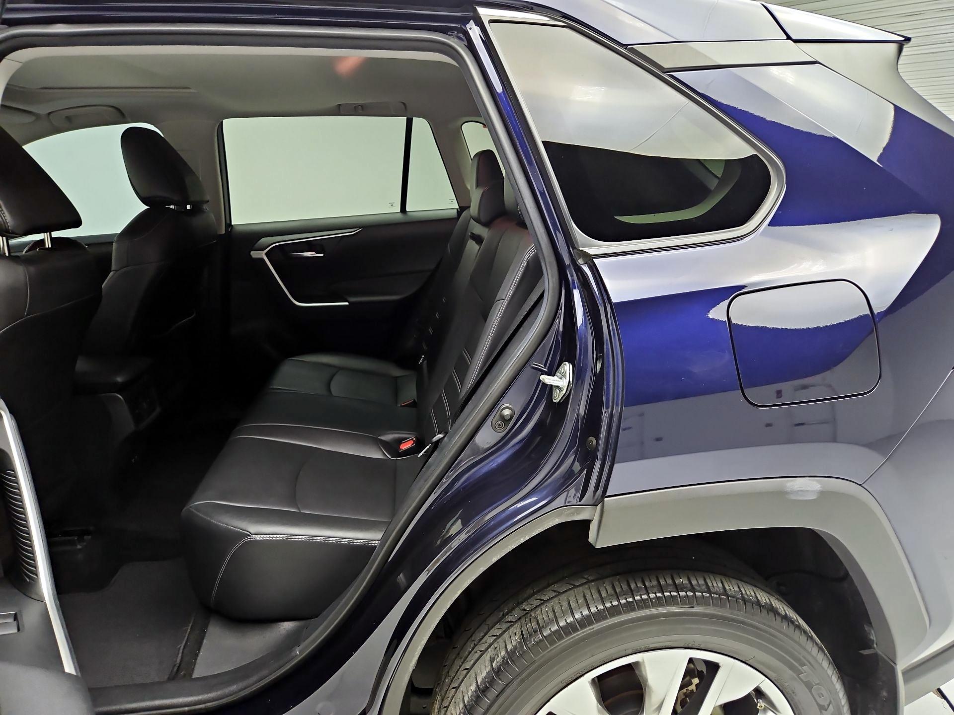 Thumbnail: 2020 Toyota RAV4 - 18