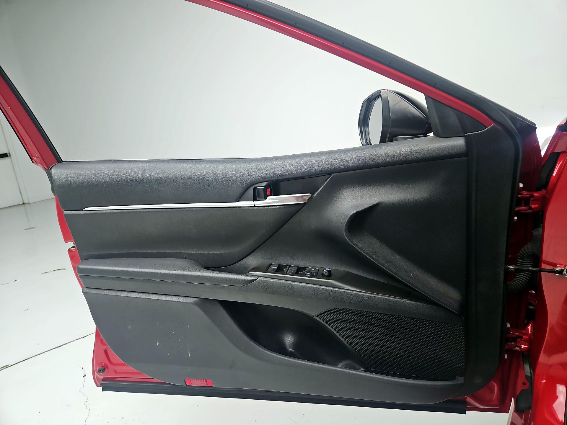 Thumbnail: 2022 Toyota Camry - 12