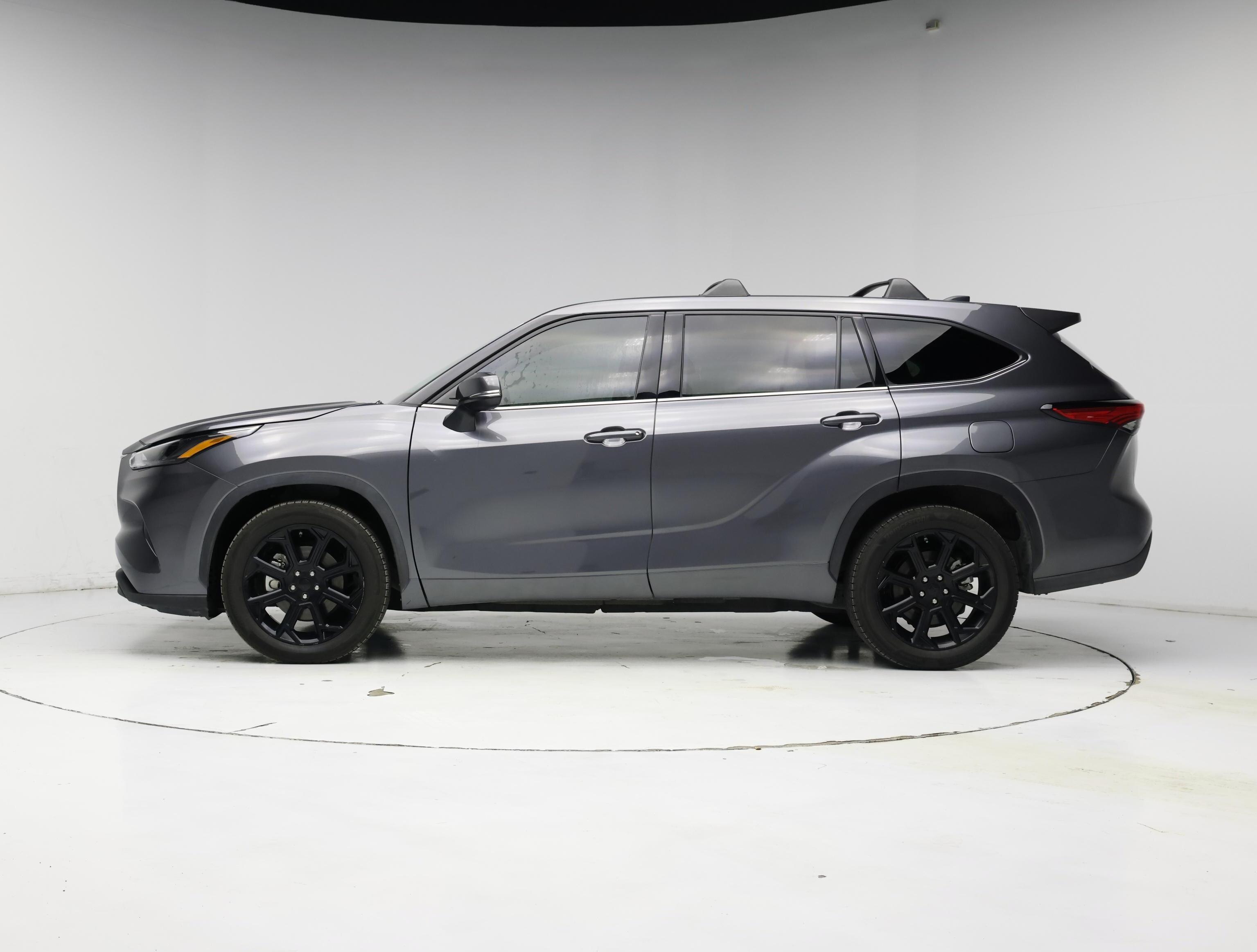Thumbnail: 2022 Toyota Highlander - 3